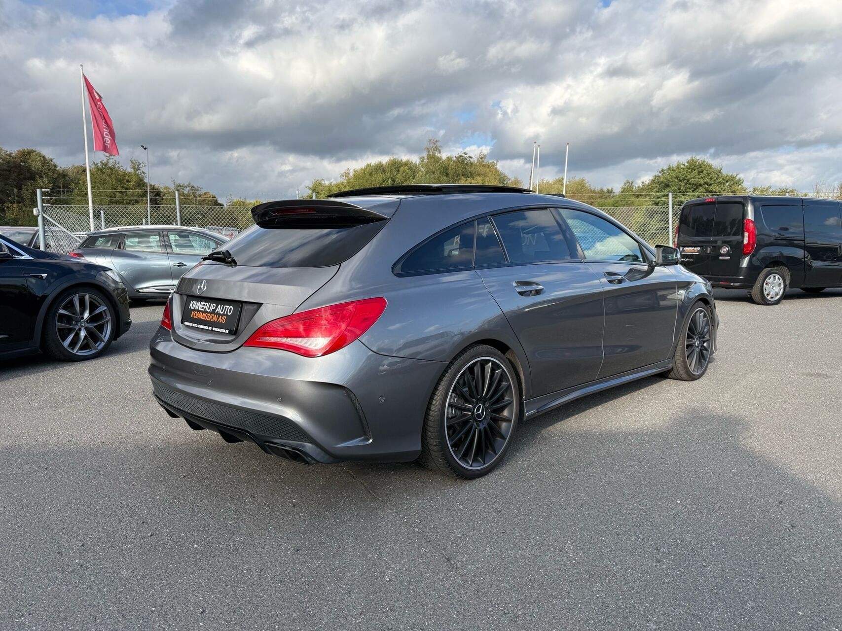 Billede af Mercedes-Benz CLA45 AMG Shooting Brake 2,0 4Matic Speedshift 381HK Stc 7g Aut.