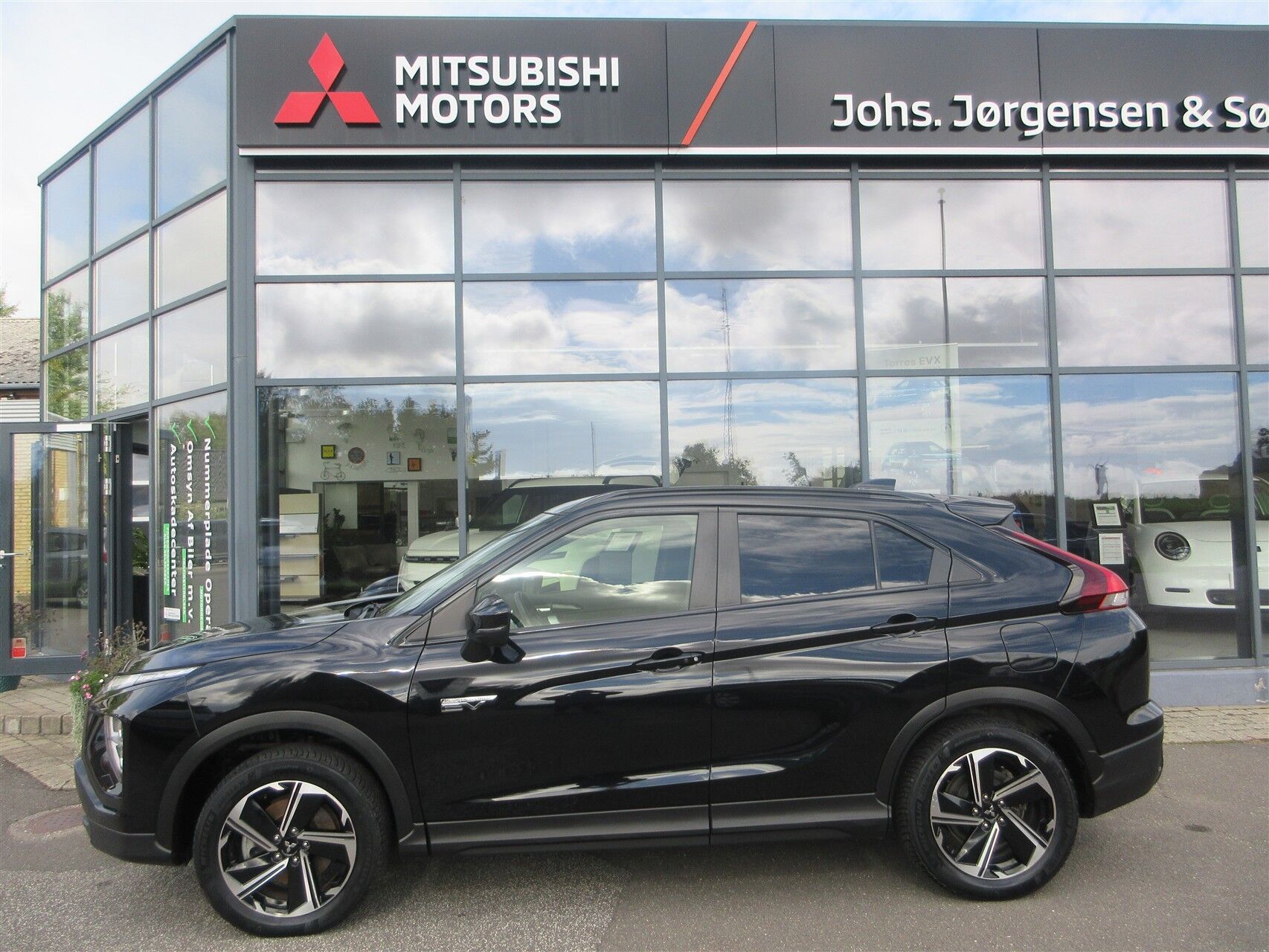 Billede af Mitsubishi Eclipse Cross 2,4 Plugin-hybrid Sport Tech 4WD 188HK 5d Trinl. Gear