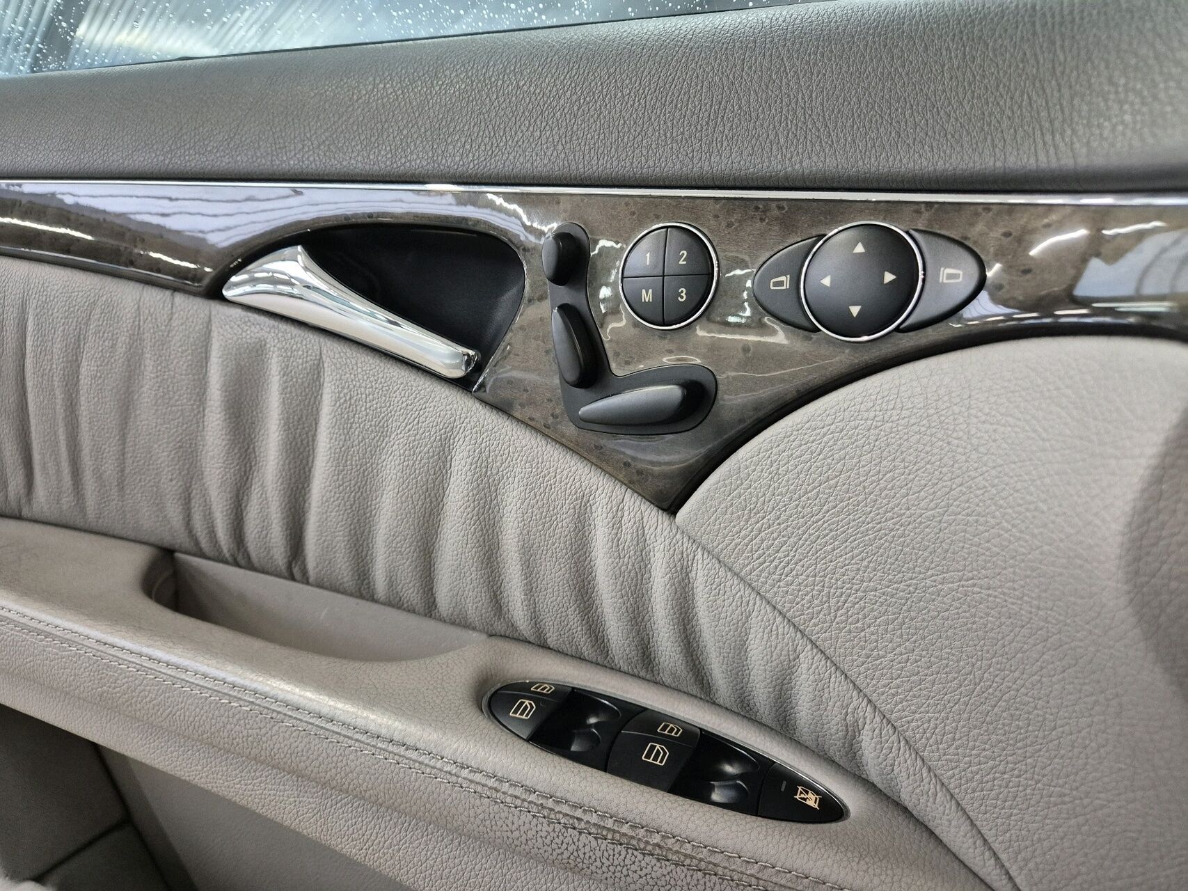 Billede af Mercedes-Benz E320 3,2 224HK Aut.