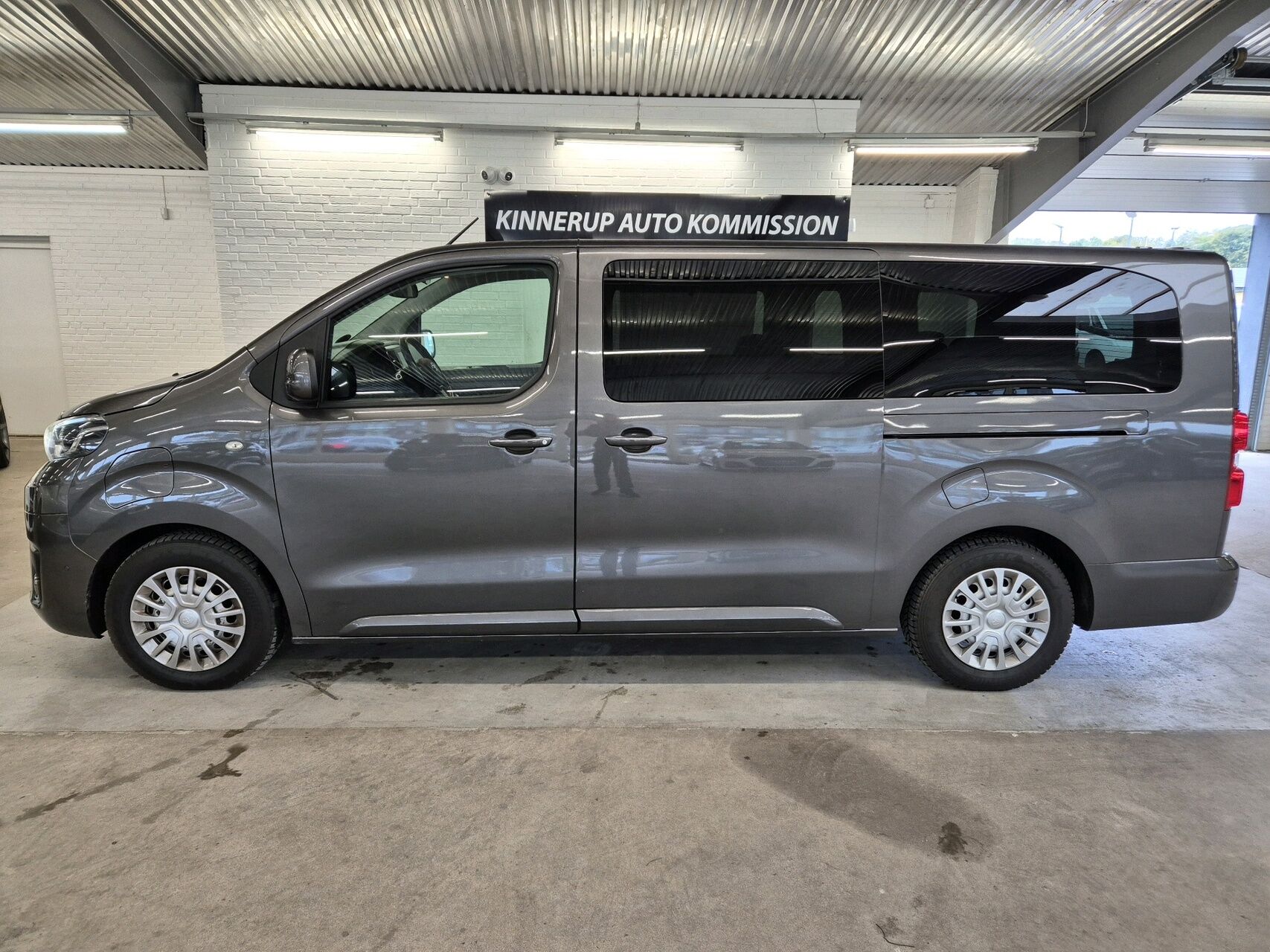Billede af Toyota Proace Verso Electric Long EL Combi m/Dobbelt bagdør, En Skydedør 136HK Aut.