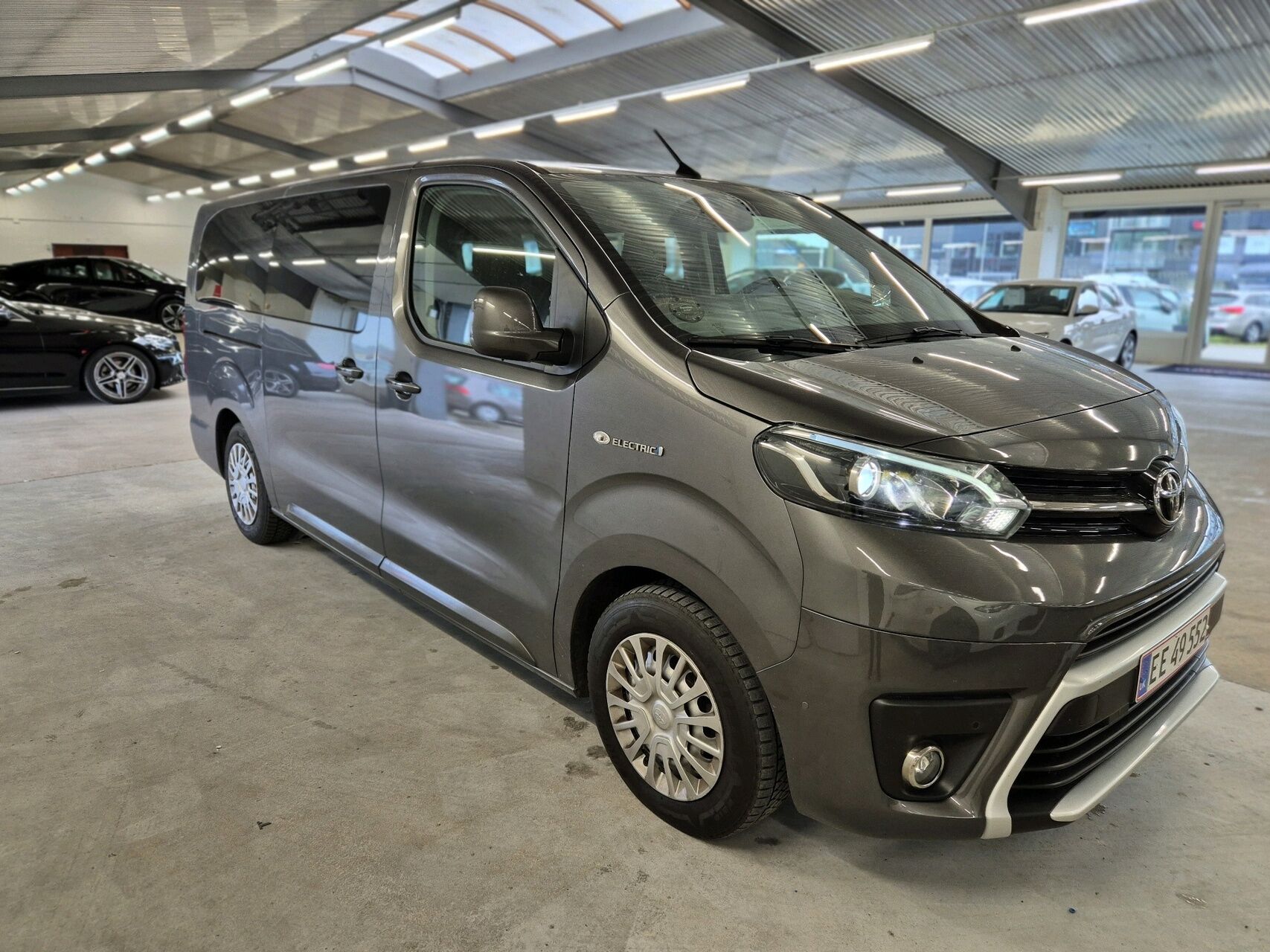 Billede af Toyota Proace Verso Electric Long EL Combi m/Dobbelt bagdør, En Skydedør 136HK Aut.