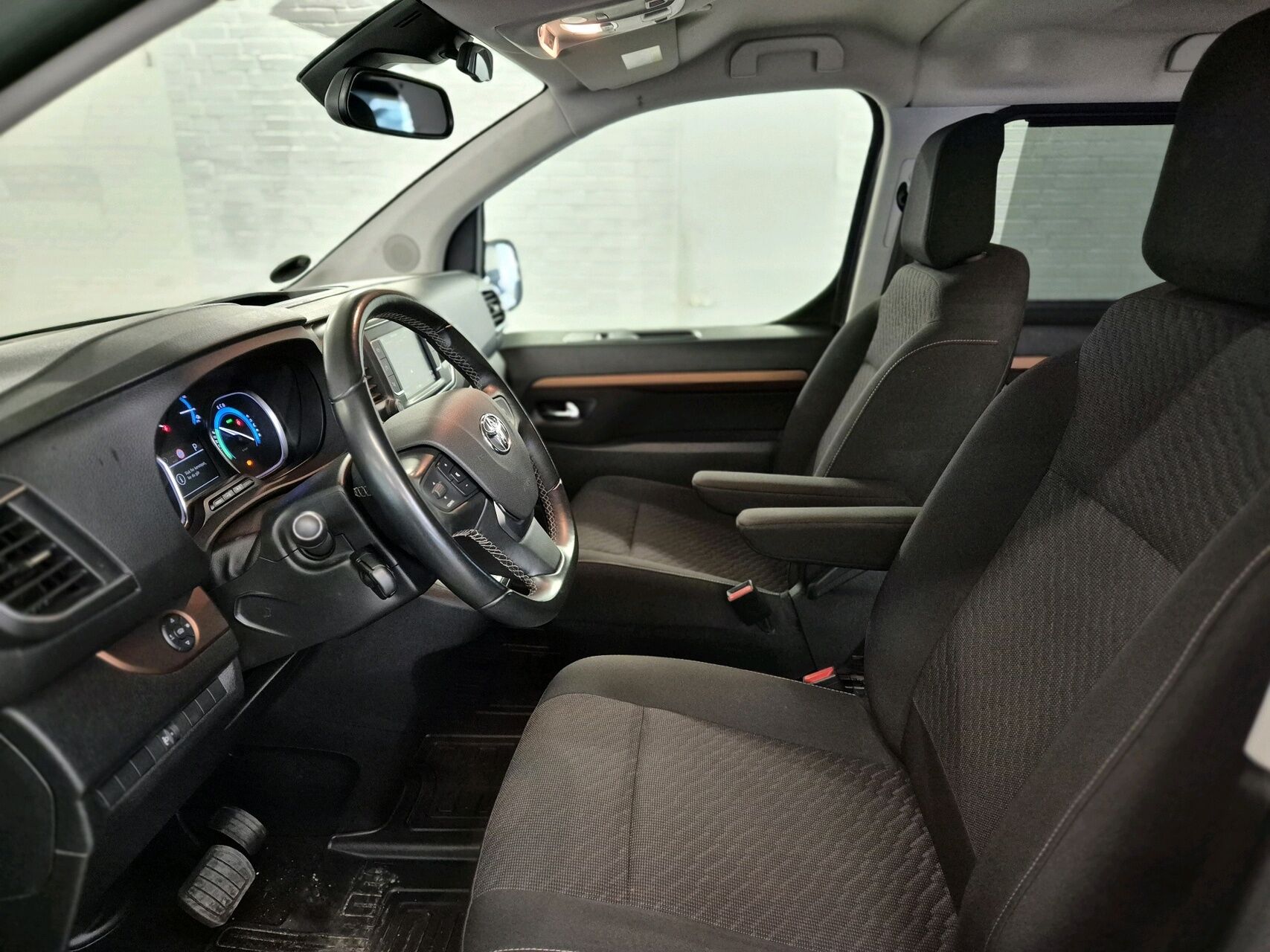 Billede af Toyota Proace Verso Electric Long EL Combi m/Dobbelt bagdør, En Skydedør 136HK Aut.