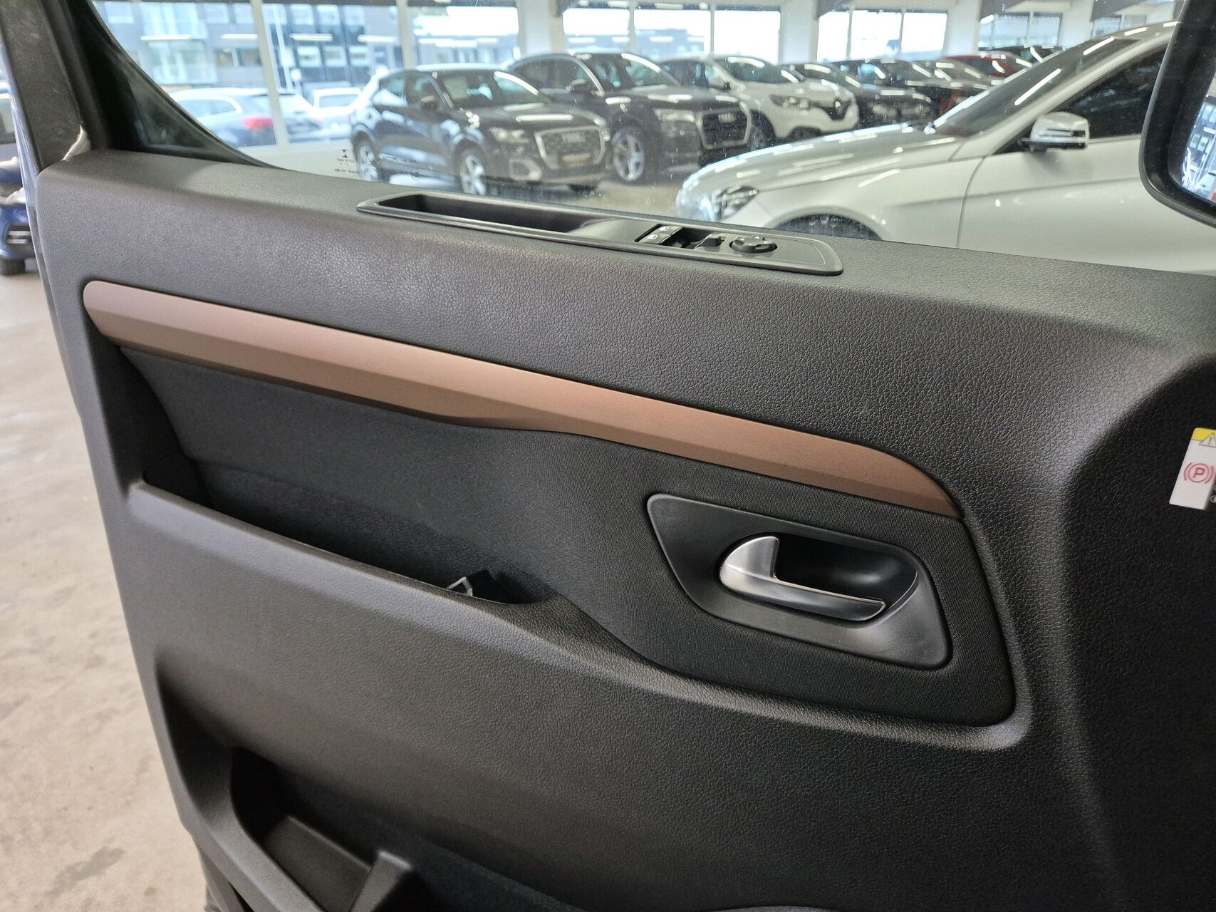 Billede af Toyota Proace Verso Electric Long EL Combi m/Dobbelt bagdør, En Skydedør 136HK Aut.