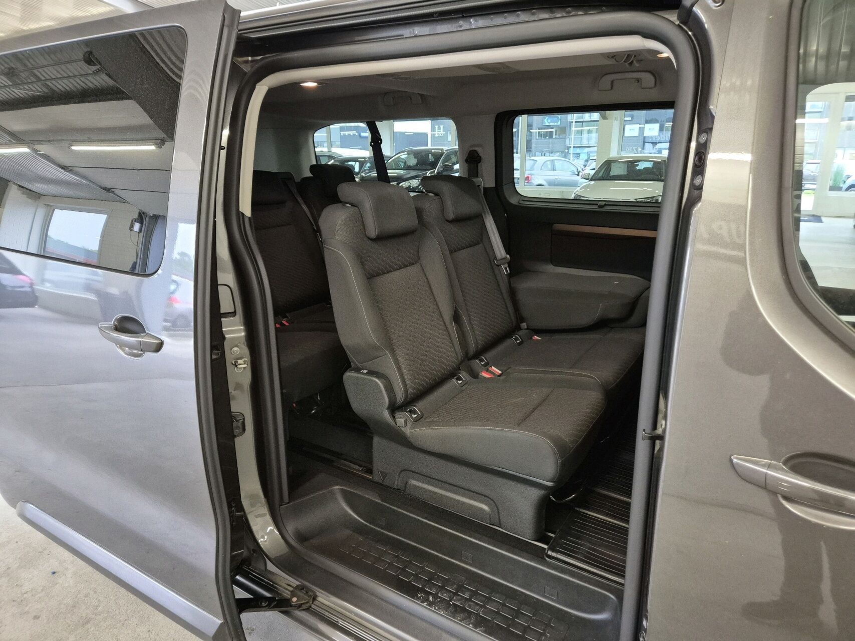 Billede af Toyota Proace Verso Electric Long EL Combi m/Dobbelt bagdør, En Skydedør 136HK Aut.