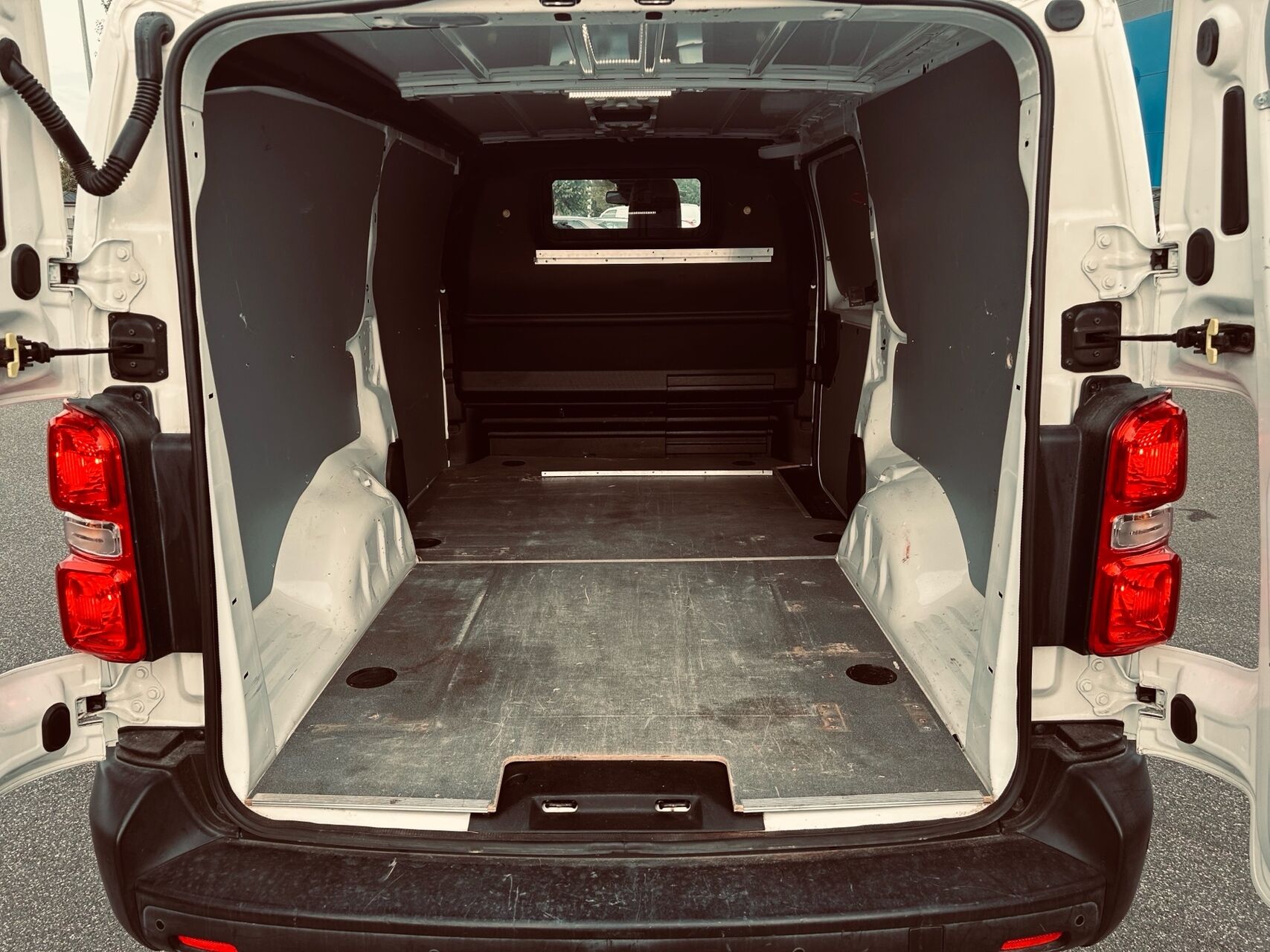 Billede af Opel Vivaro L3V2 2,0 BlueHDi Enjoy AT8 145HK Van 8g Aut.