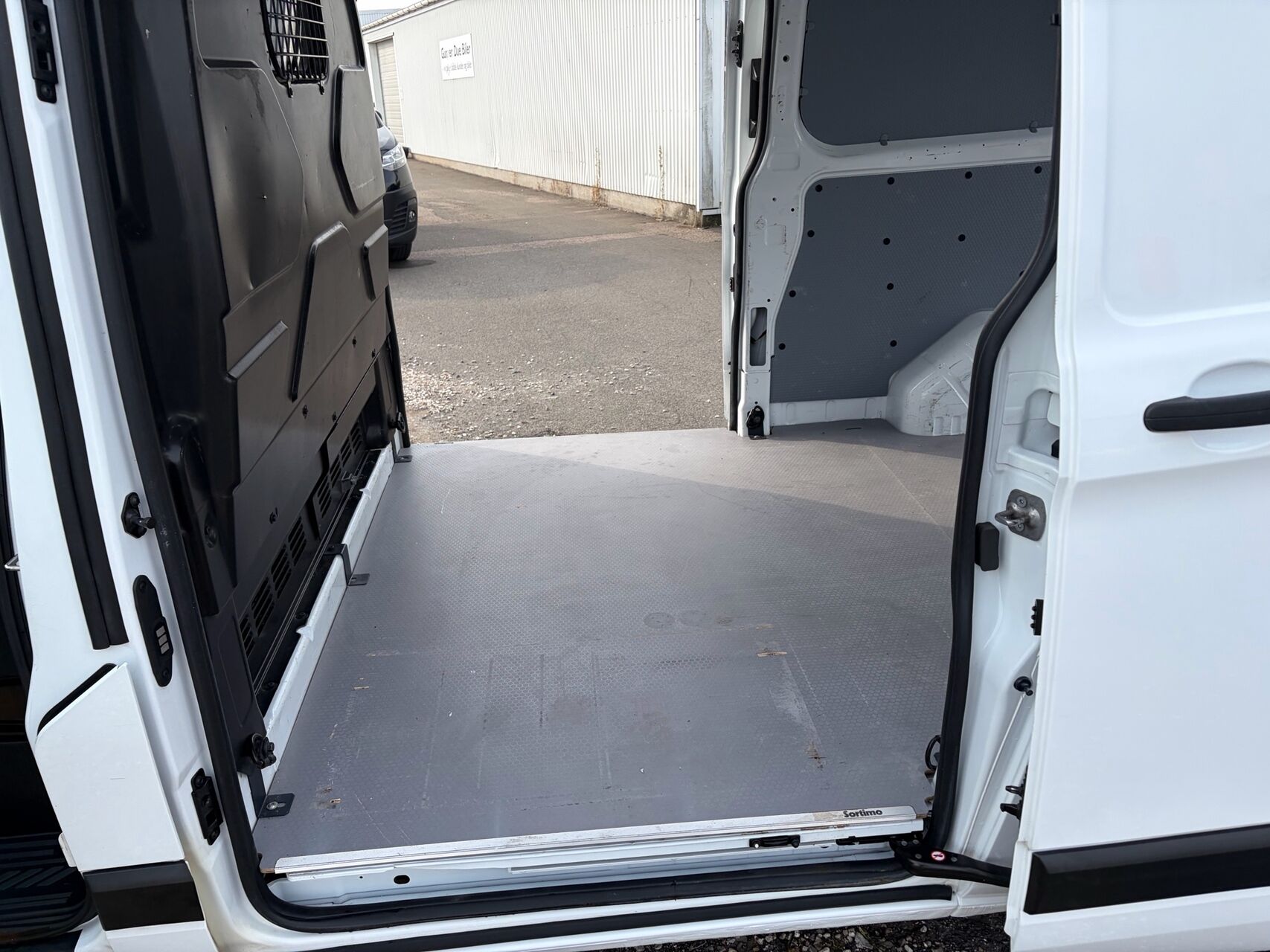 Billede af Ford Transit Custom 300 L2H1 2,0 TDCi Trend 170HK Van 6g Aut.