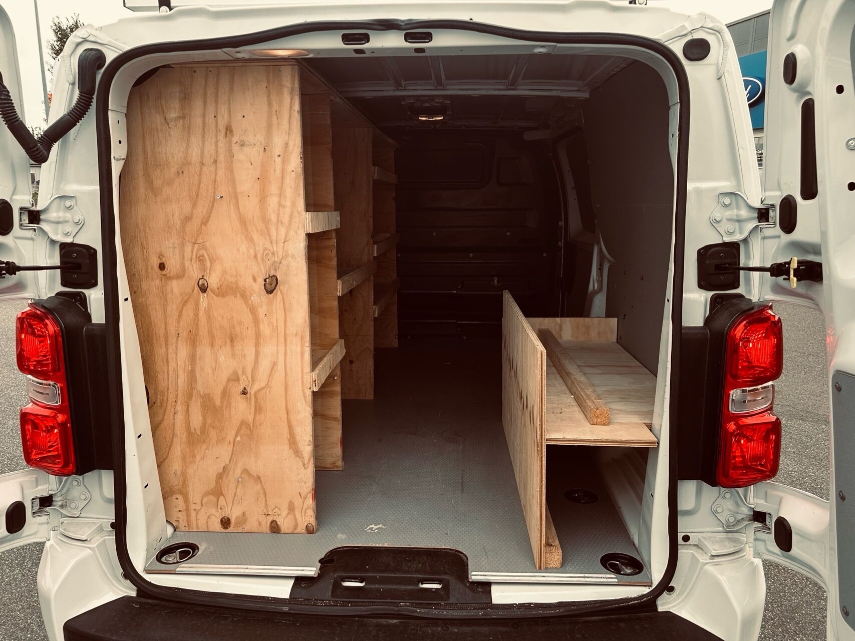 Billede af Citroën Jumpy L3 2,0 Blue HDi Masterline EAT8 145HK Van 8g Aut.