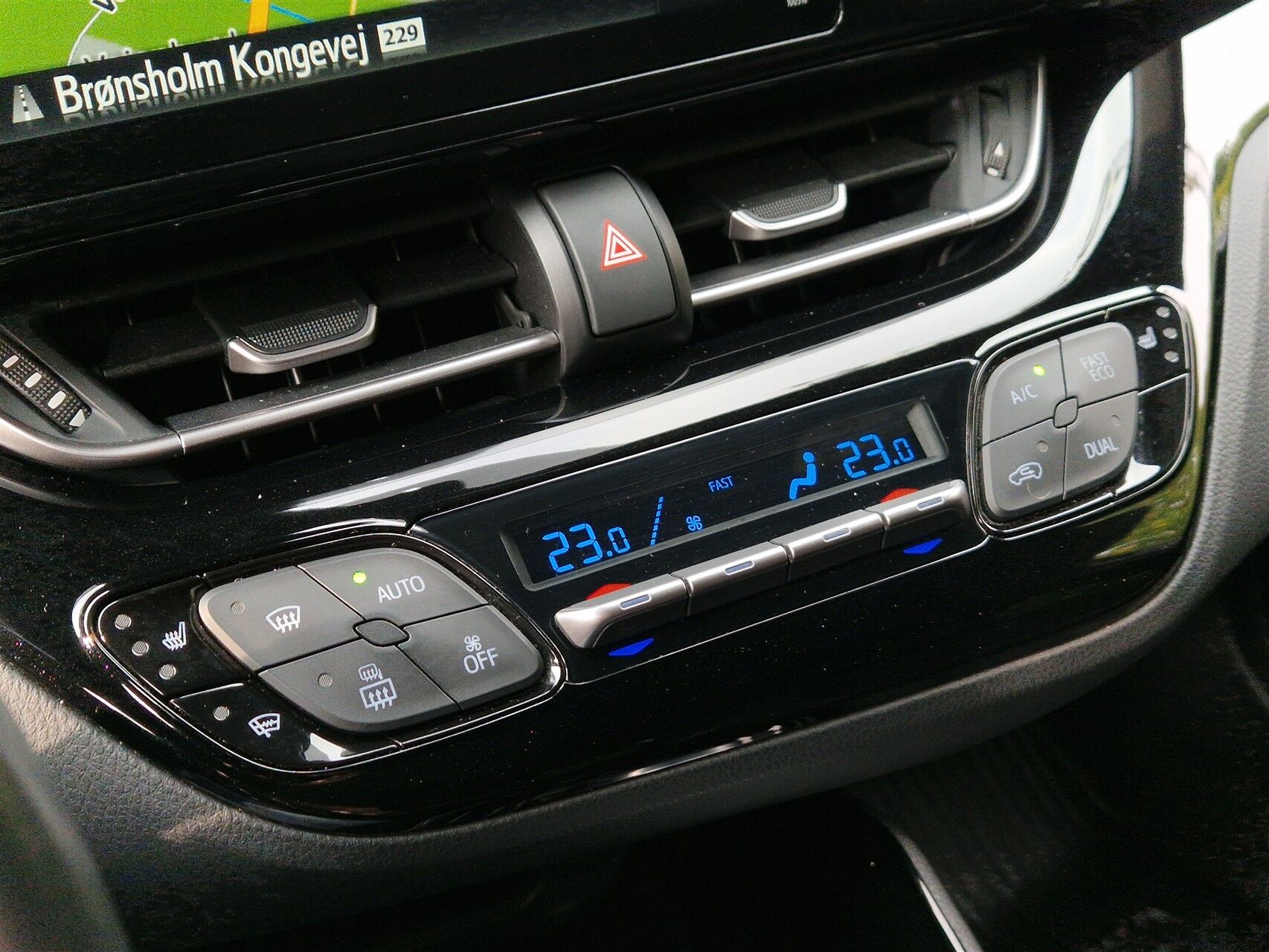 Billede af Toyota C-HR 1,8 Hybrid C-LUB Premium Selected Multidrive S 122HK 5d Aut.