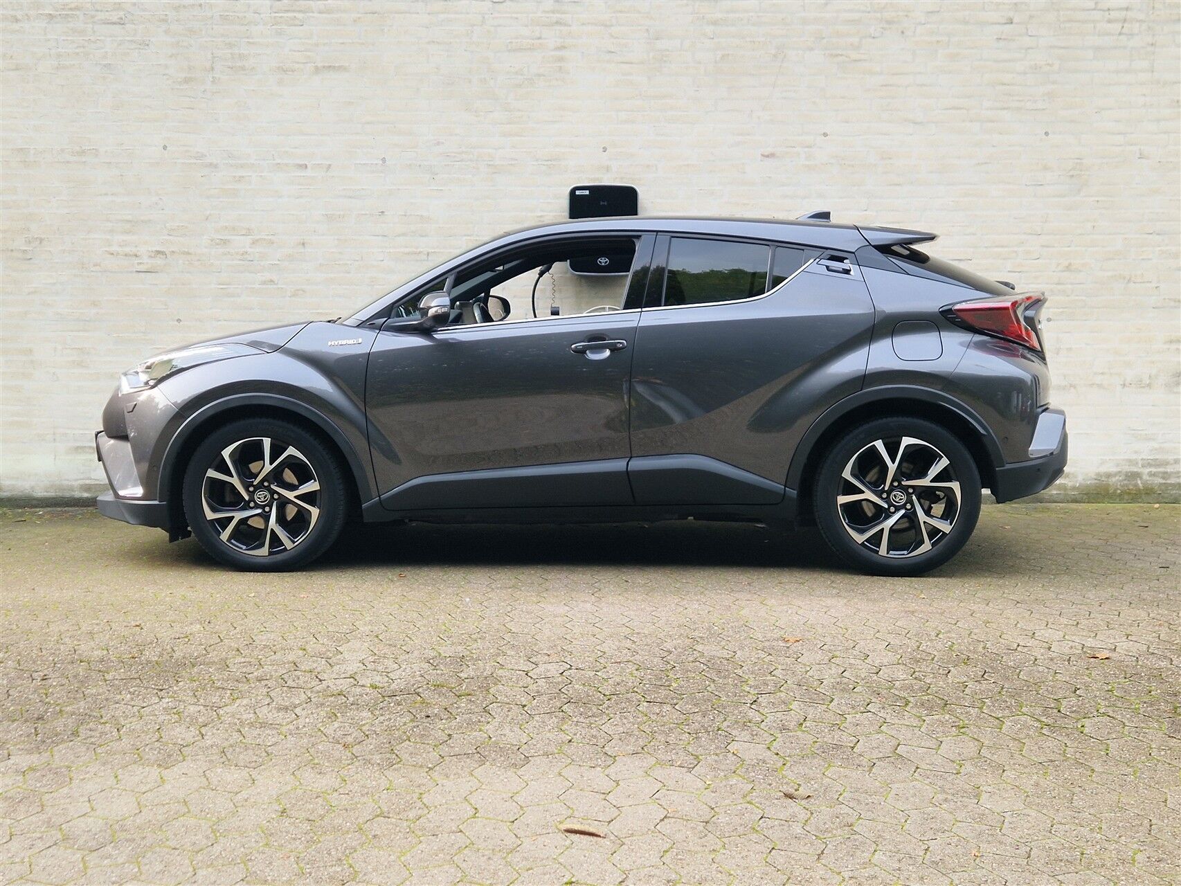 Billede af Toyota C-HR 1,8 Hybrid C-LUB Premium Selected Multidrive S 122HK 5d Aut.