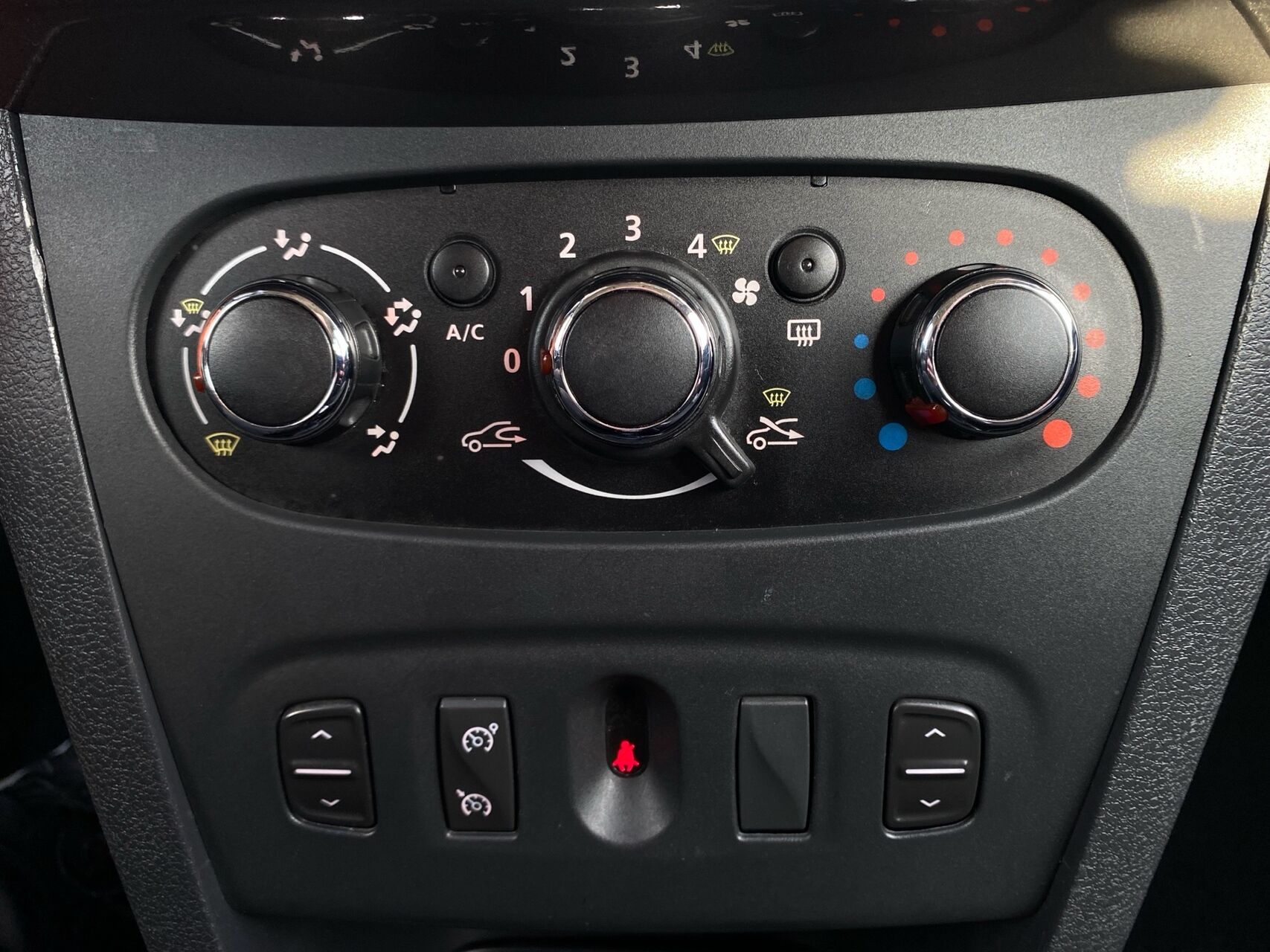 Billede af Dacia Sandero 0,9 Tce Ambiance Start/Stop Easy-R 90HK 5d Aut.