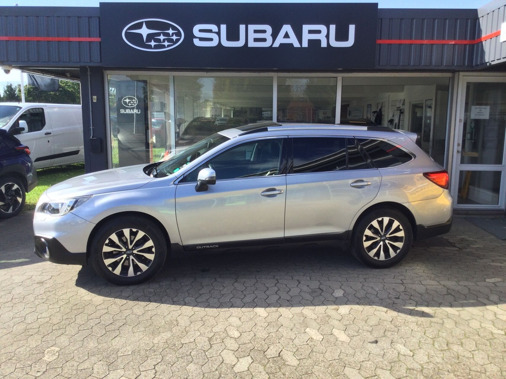Billede af Subaru Outback 2,5 i Summit AWD CVT 175HK Stc 6g Aut.