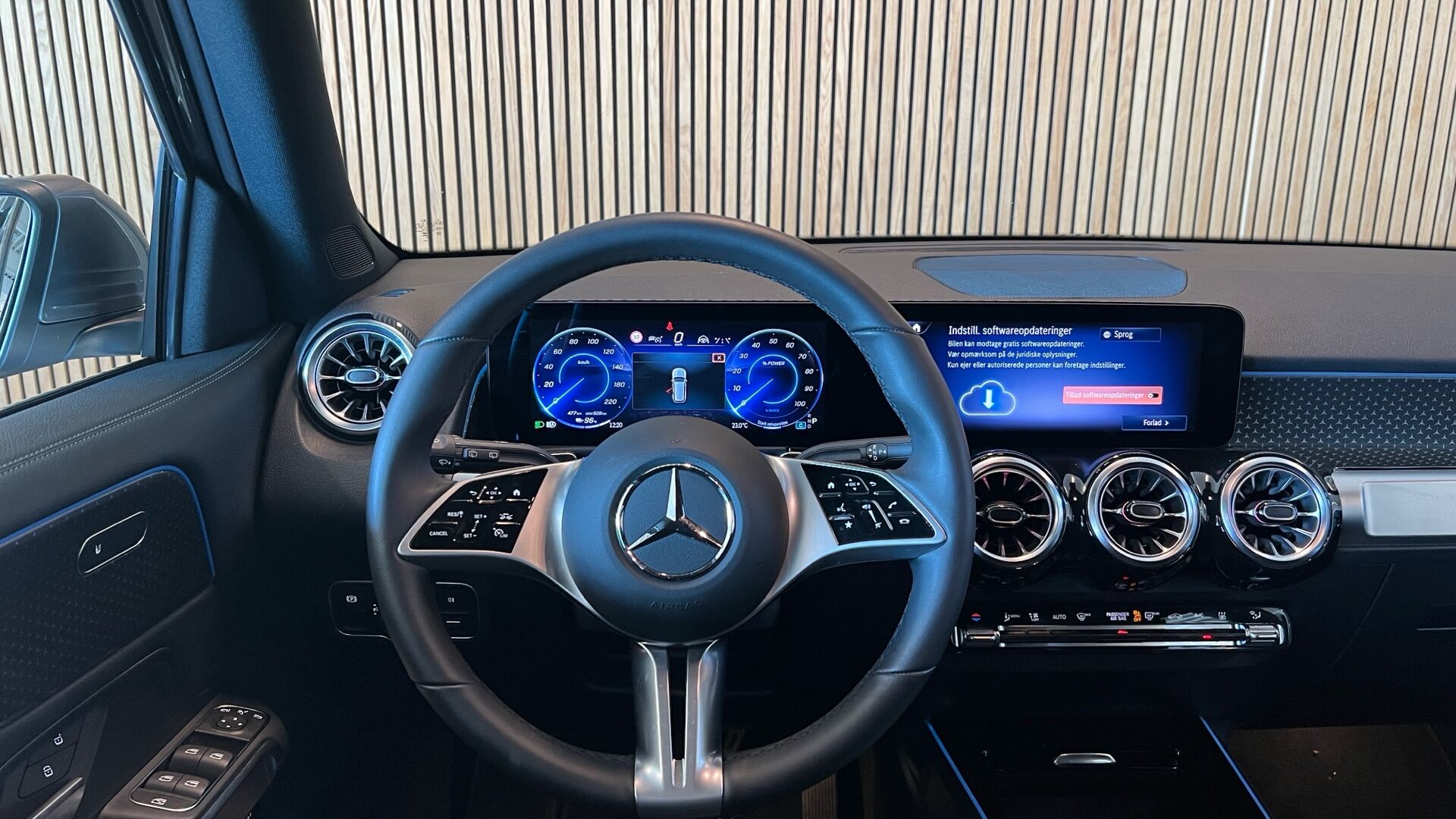 Billede af Mercedes-Benz EQB 250+ EL Progressive 7 pers. 190HK 5d Aut.