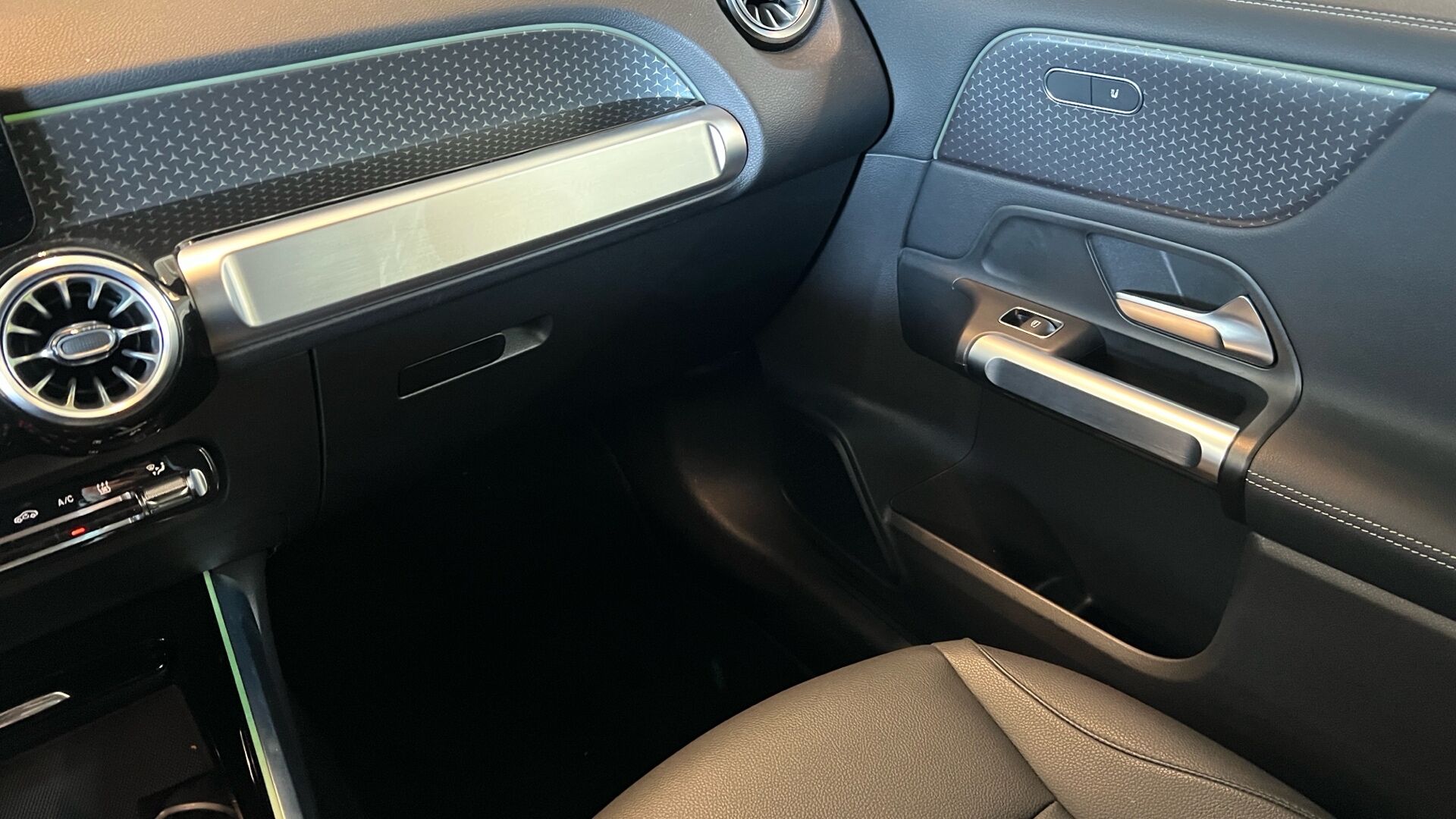 Billede af Mercedes-Benz EQB 250+ EL Progressive 7 pers. 190HK 5d Aut.