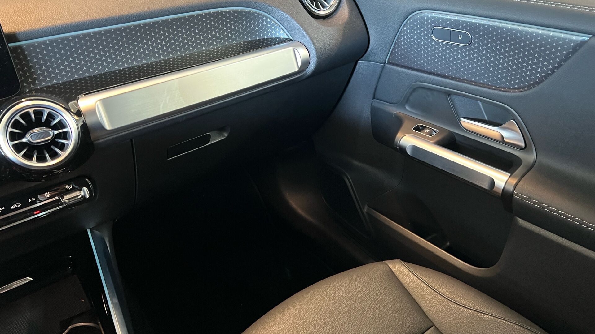 Billede af Mercedes-Benz EQB 250+ EL Progressive 7 pers. 190HK 5d Aut.