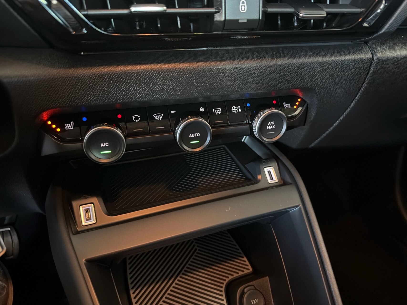 Billede af Citroën C4 1,2 PureTech Iconic EAT8 130HK 5d 8g Aut.