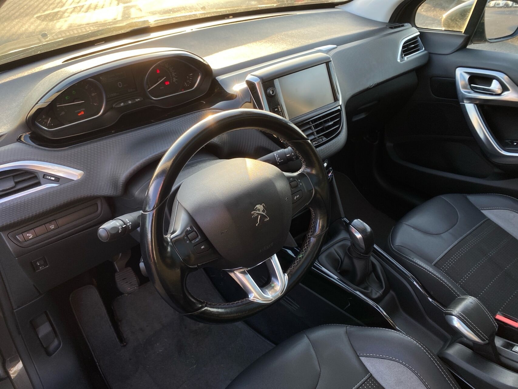 Billede af Peugeot 2008 1,2 e-THP Desire Sky 110HK 5d