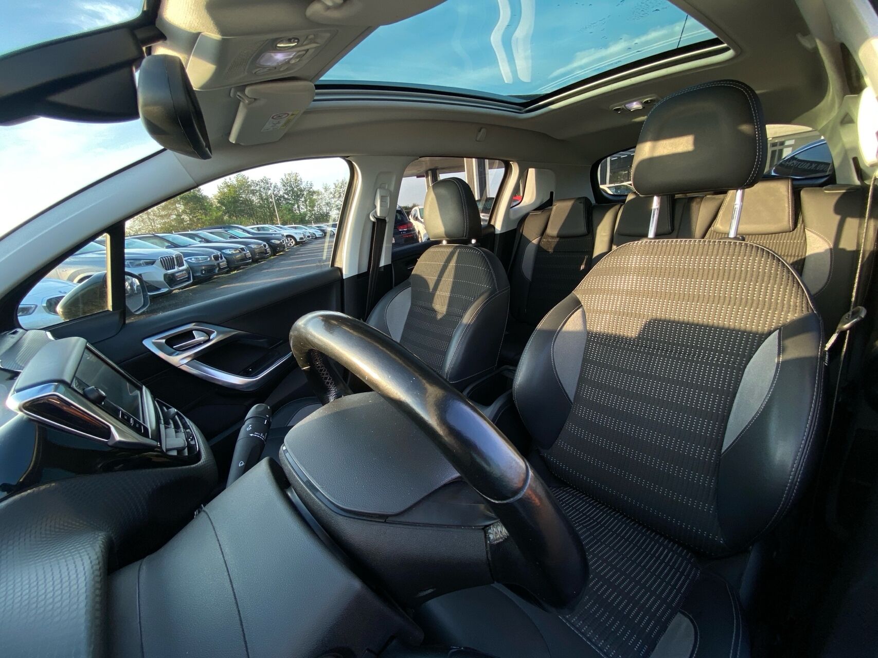 Billede af Peugeot 2008 1,2 e-THP Desire Sky 110HK 5d