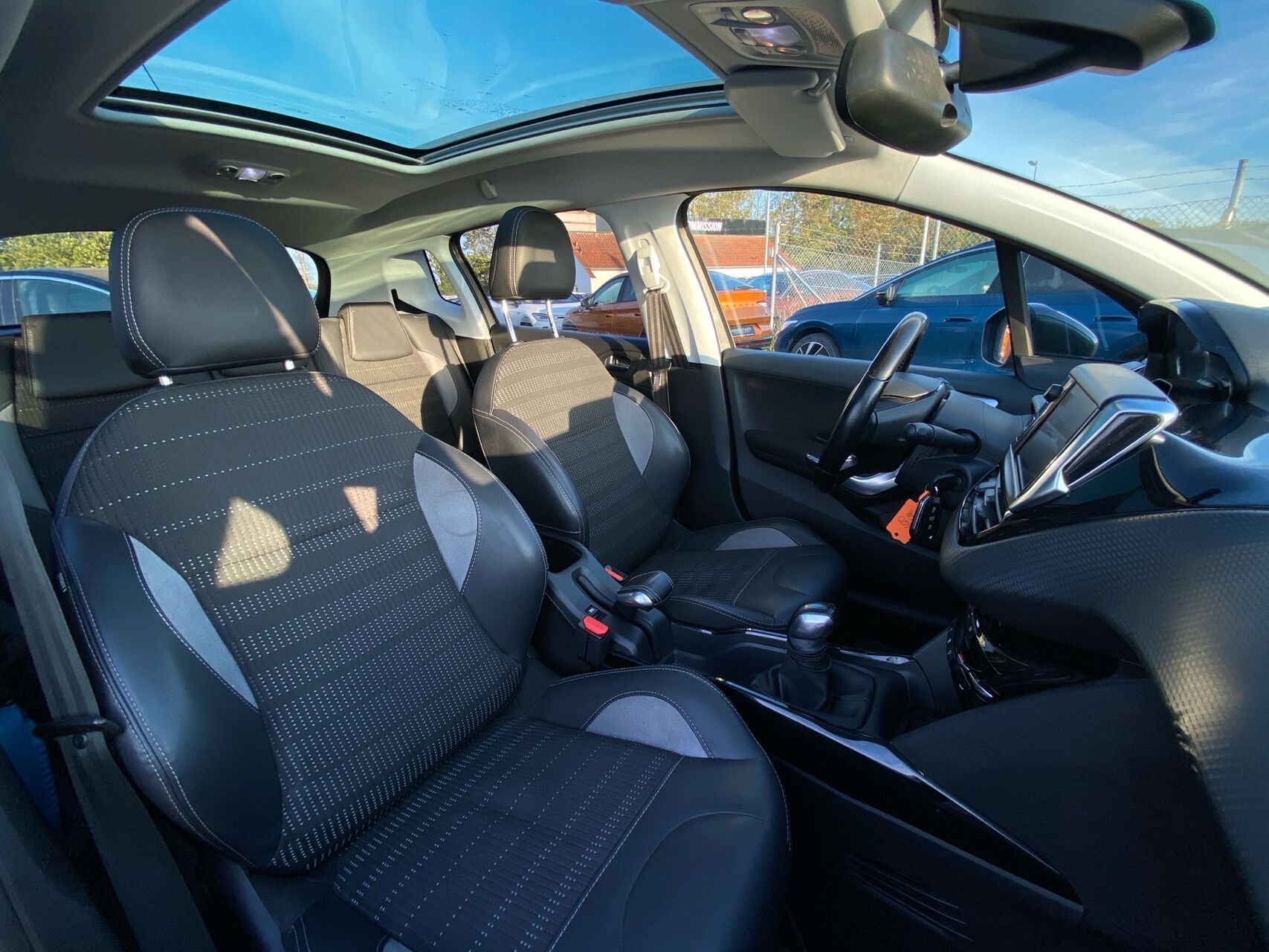 Billede af Peugeot 2008 1,2 e-THP Desire Sky 110HK 5d