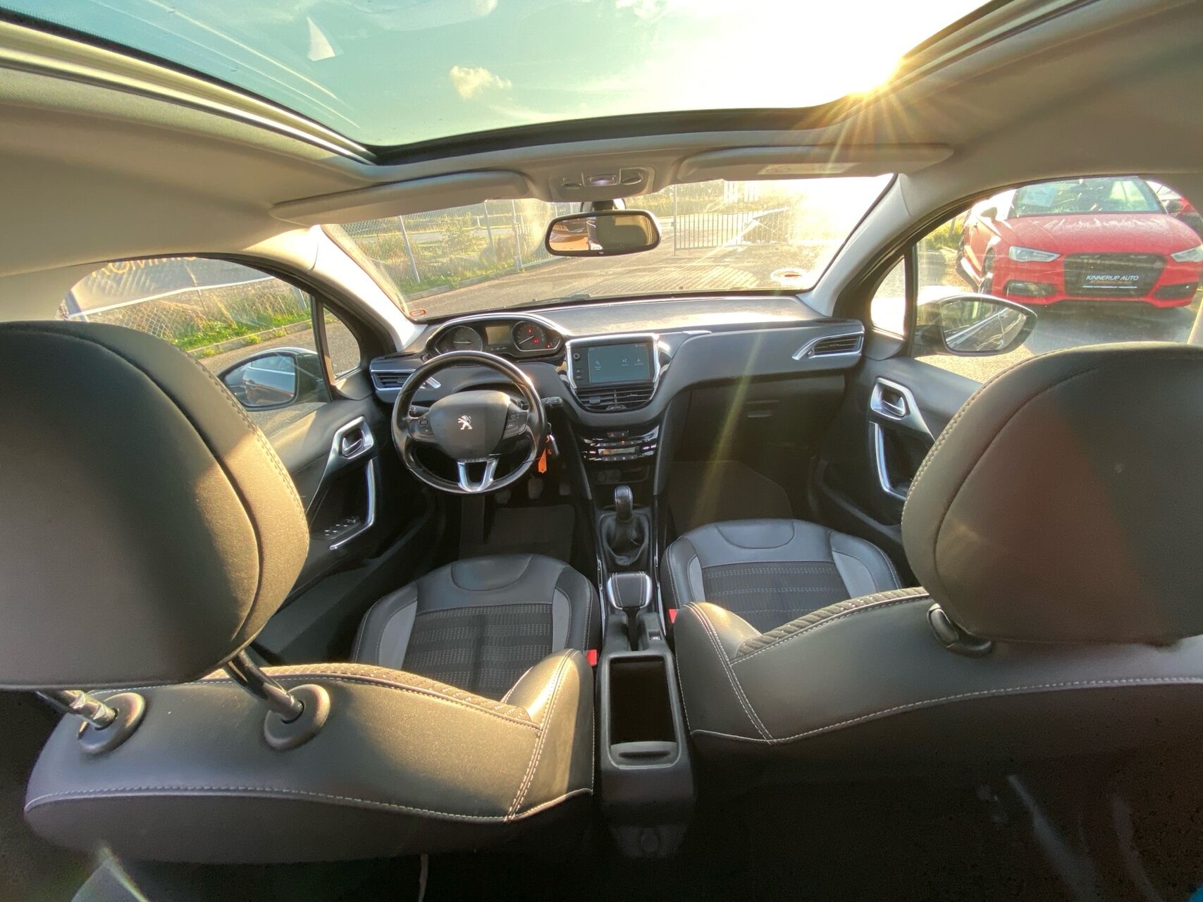 Billede af Peugeot 2008 1,2 e-THP Desire Sky 110HK 5d