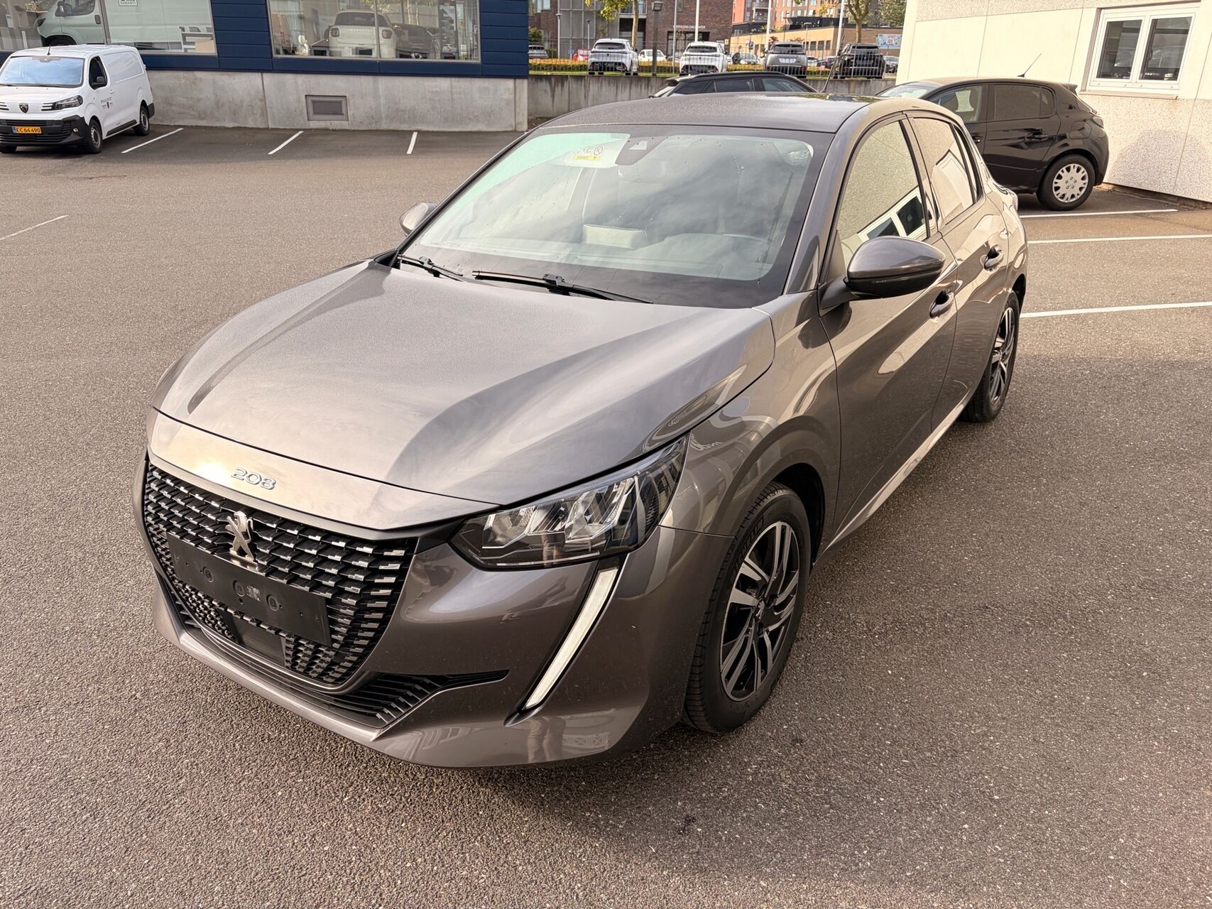 Billede af Peugeot 208 1,2 PureTech Allure Sky EAT8 100HK 5d 8g Aut.