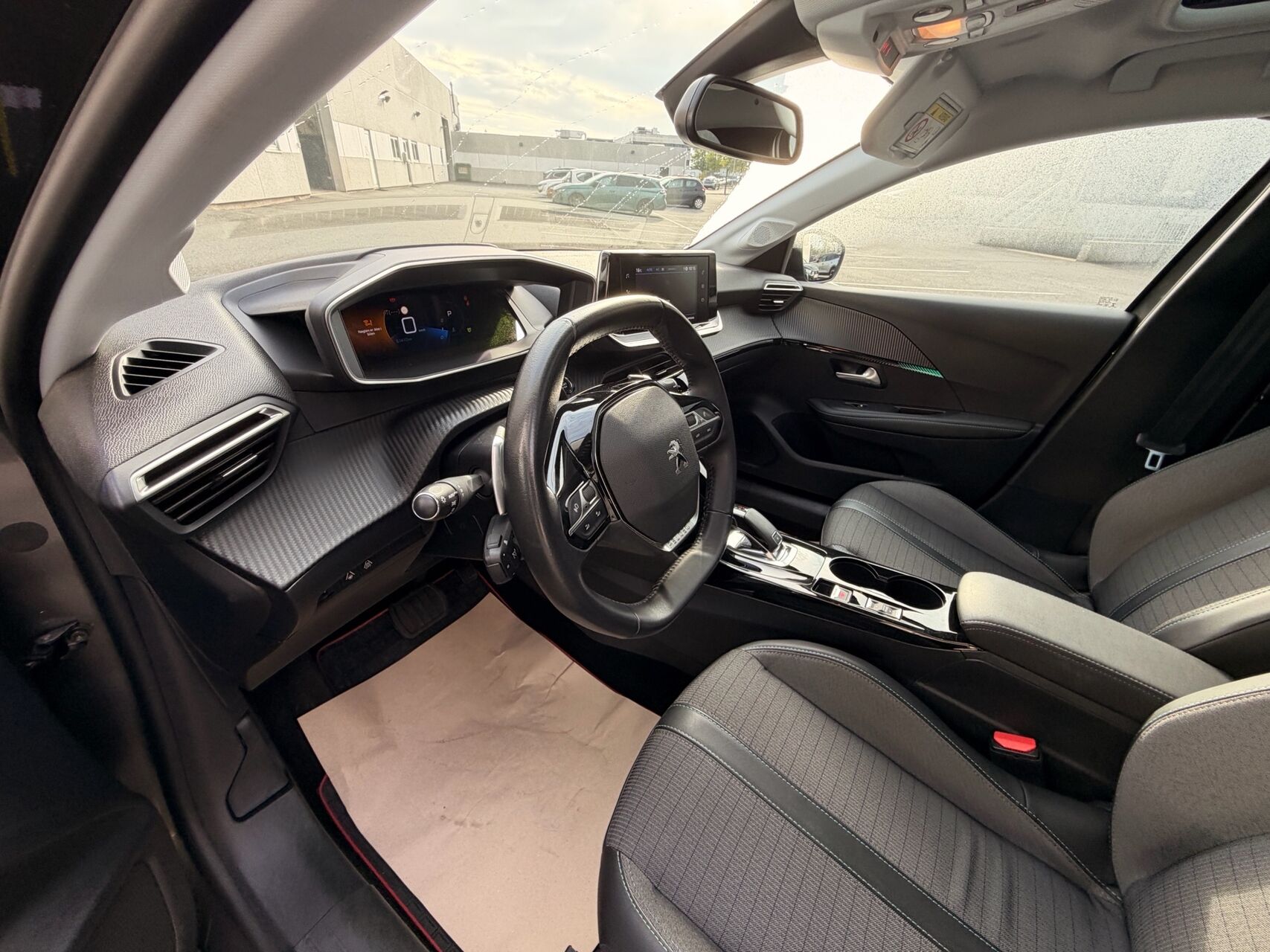Billede af Peugeot 208 1,2 PureTech Allure Sky EAT8 100HK 5d 8g Aut.