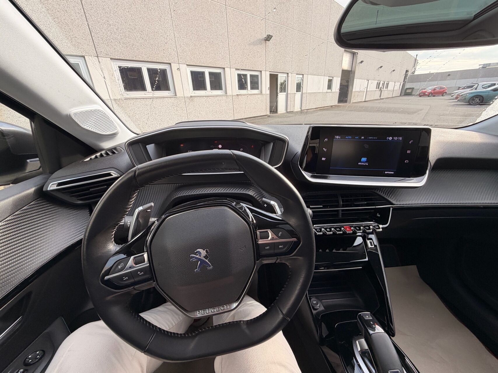 Billede af Peugeot 208 1,2 PureTech Allure Sky EAT8 100HK 5d 8g Aut.