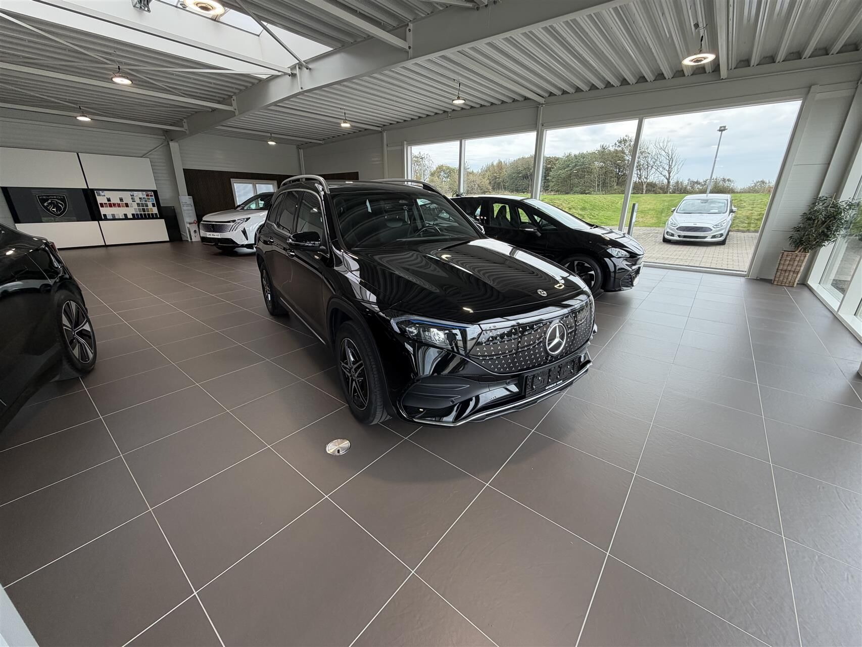 Billede af Mercedes-Benz EQB 250+ EL AMG Premium 190HK 5d Aut.