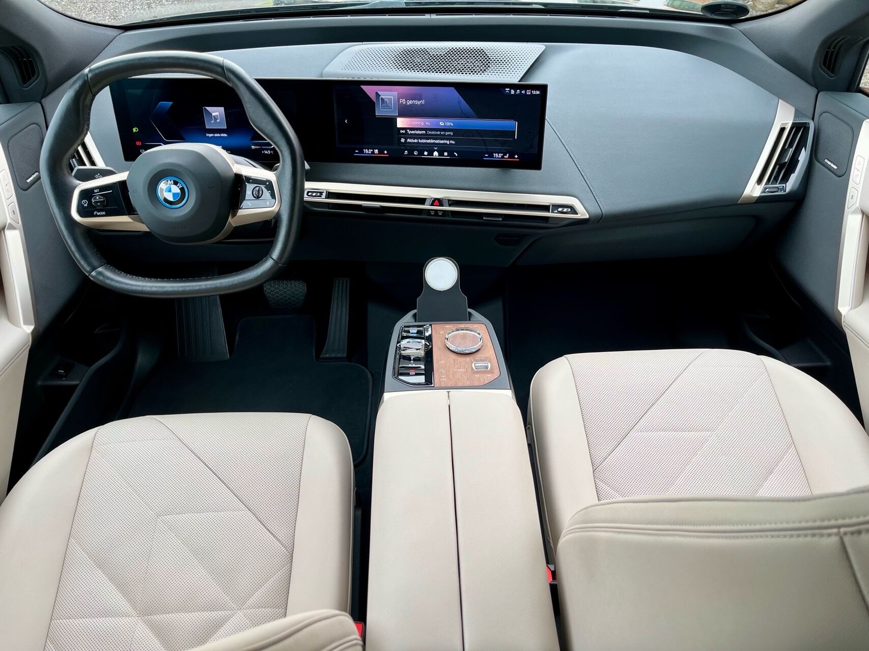 Billede af BMW iX 50 EL Fully Charged XDrive 523HK 5d Aut.