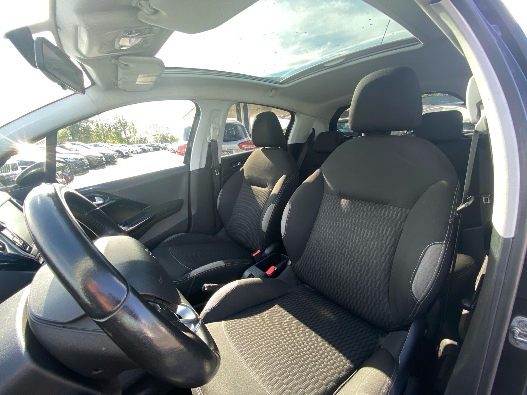Billede af Peugeot 208 1,6 BlueHDi Chili Sky 100HK 5d