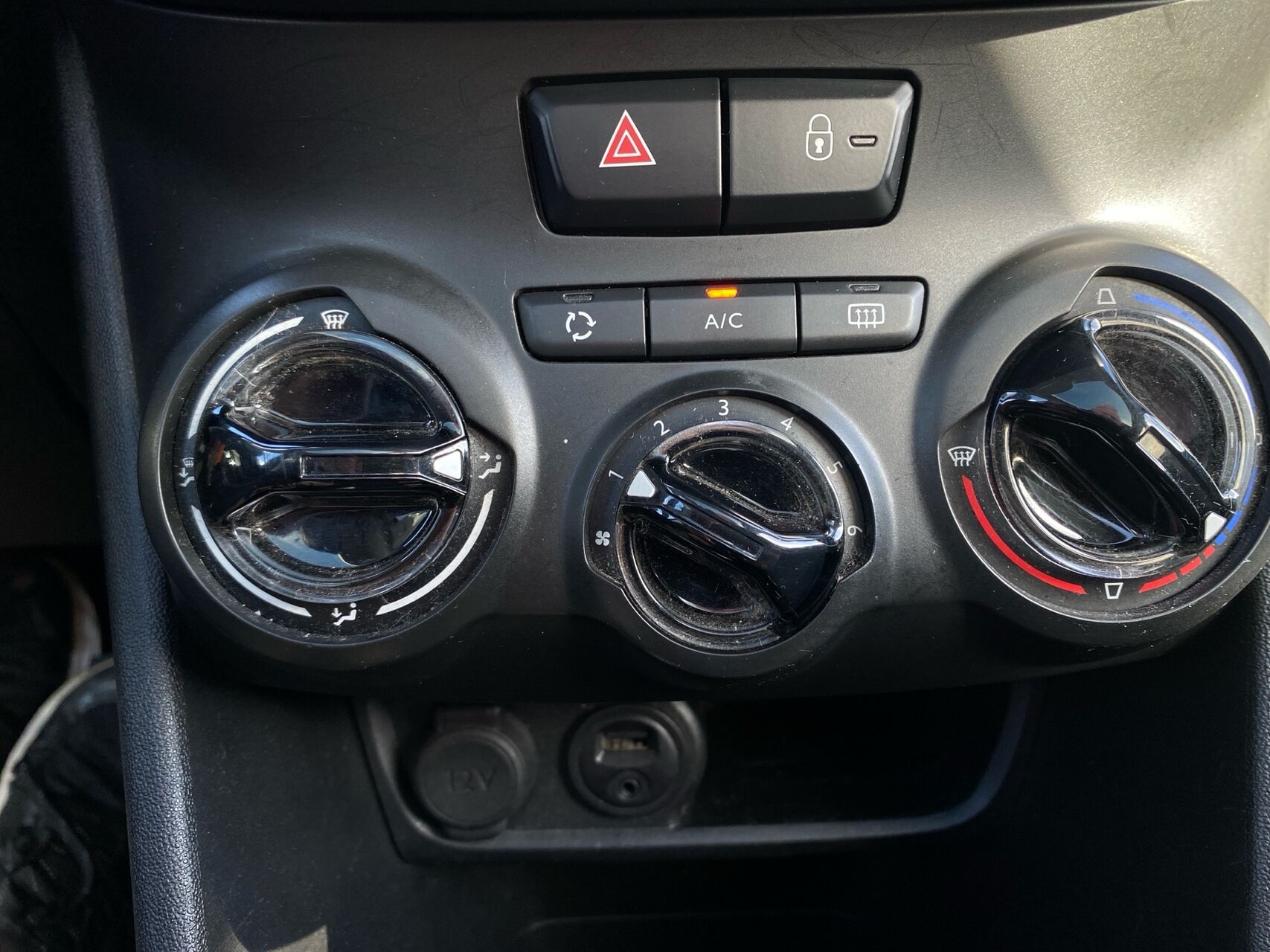 Billede af Peugeot 208 1,6 BlueHDi Chili Sky 100HK 5d