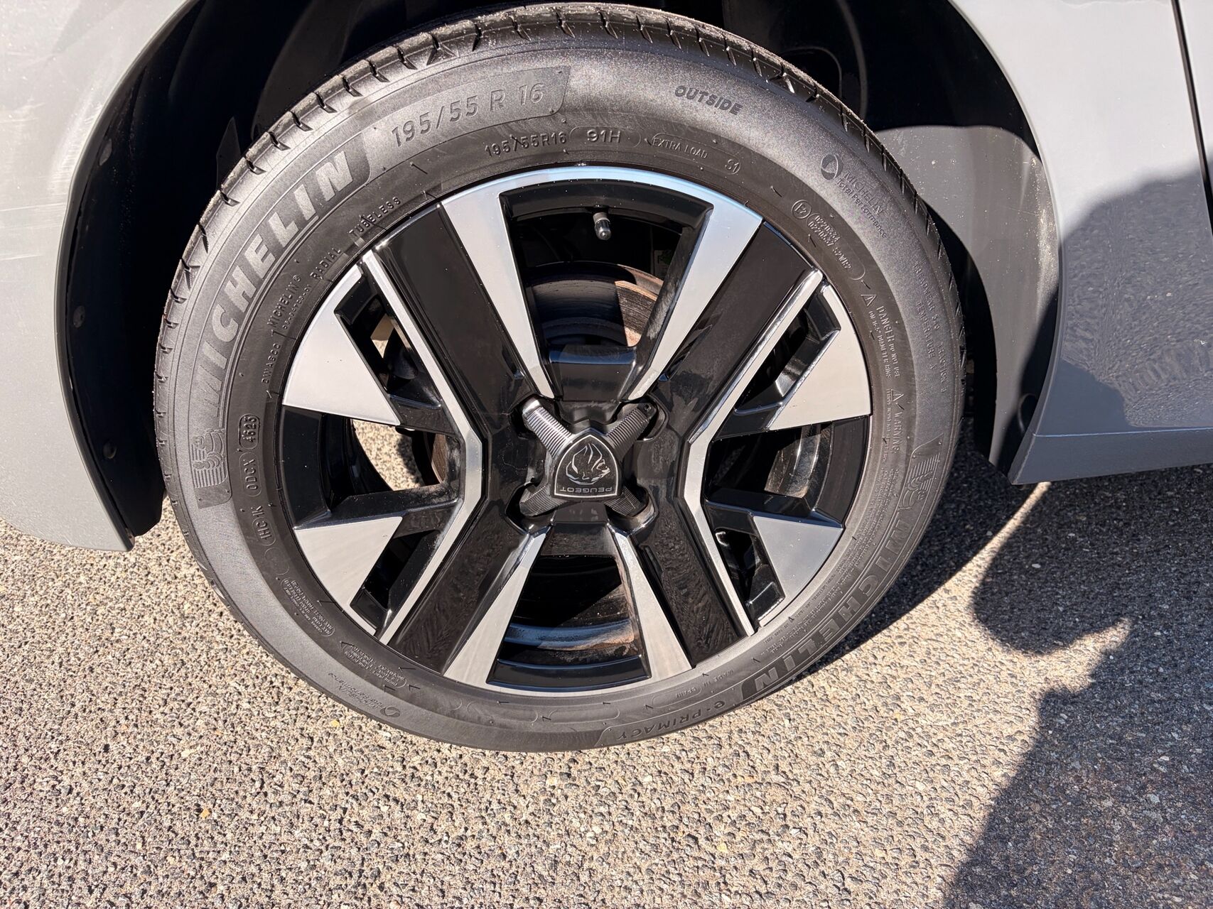 Billede af Peugeot 208 1,2 PureTech Allure+ 100HK 5d 6g