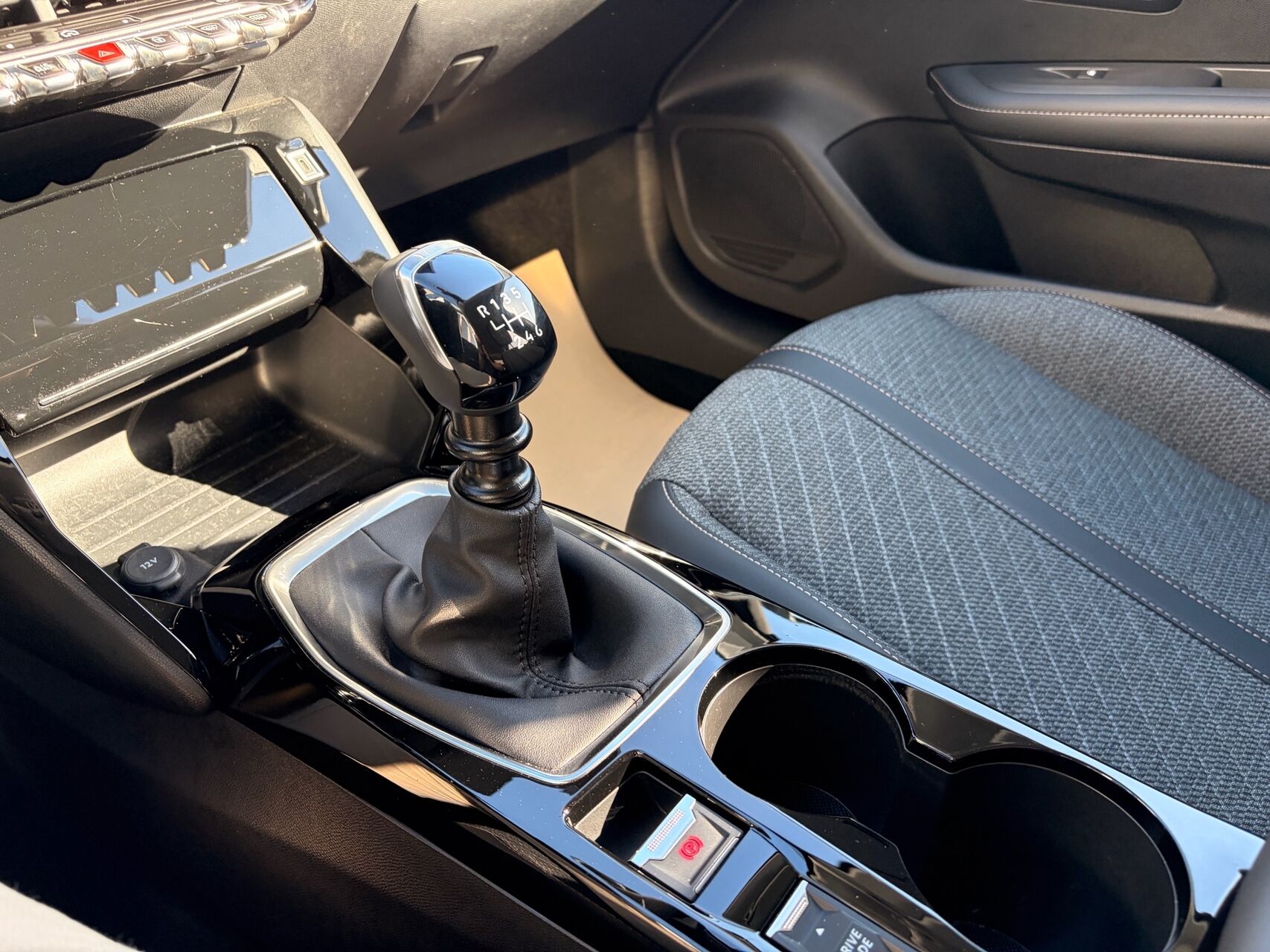 Billede af Peugeot 208 1,2 PureTech Allure+ 100HK 5d 6g