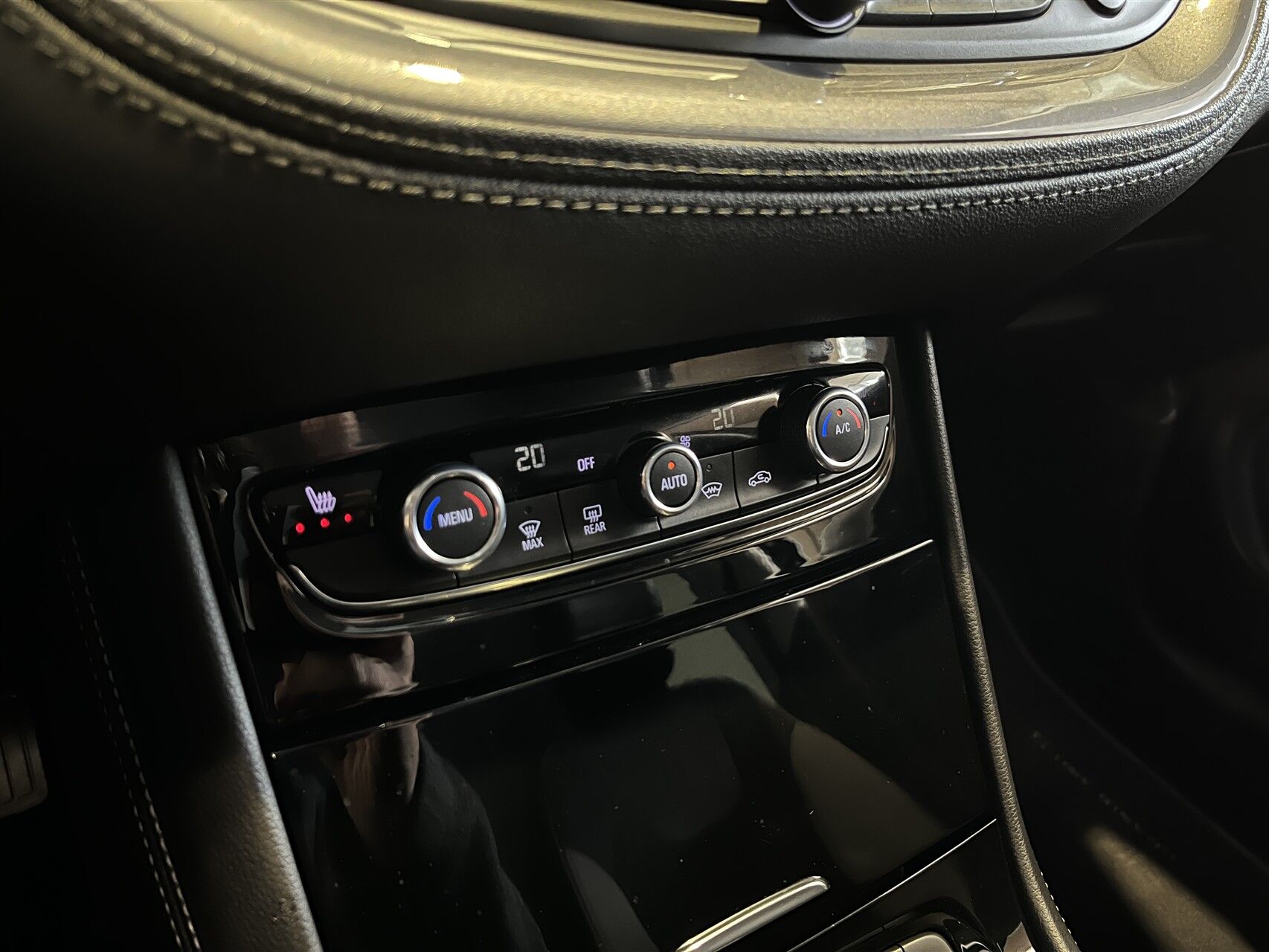 Billede af Opel Grandland X 1,6 PHEV  Plugin-hybrid Cosmo Prestige Pack 225HK 5d 8g Aut.