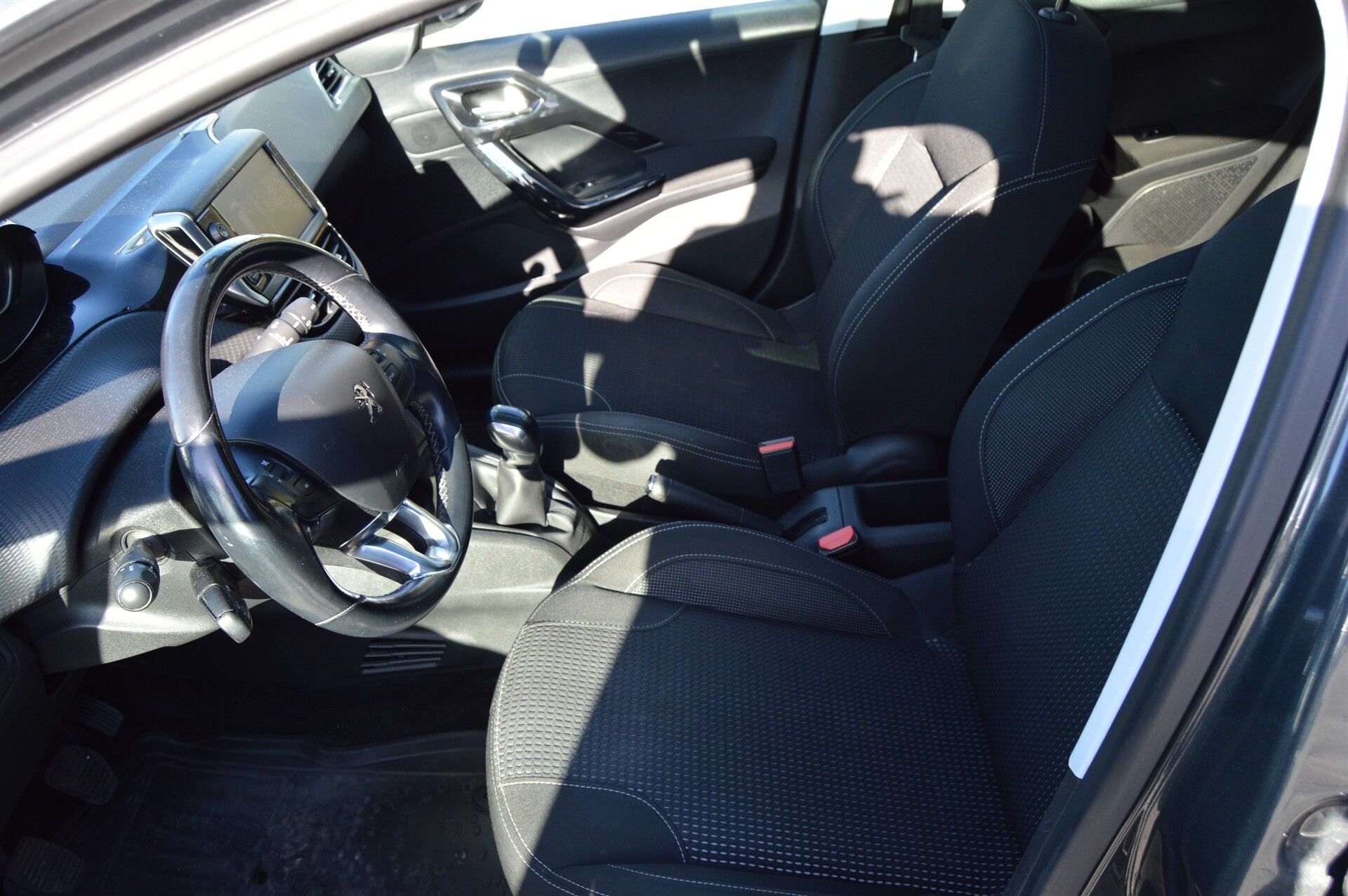 Billede af Peugeot 208 1,6 BlueHDi Desire Sky 100HK 5d
