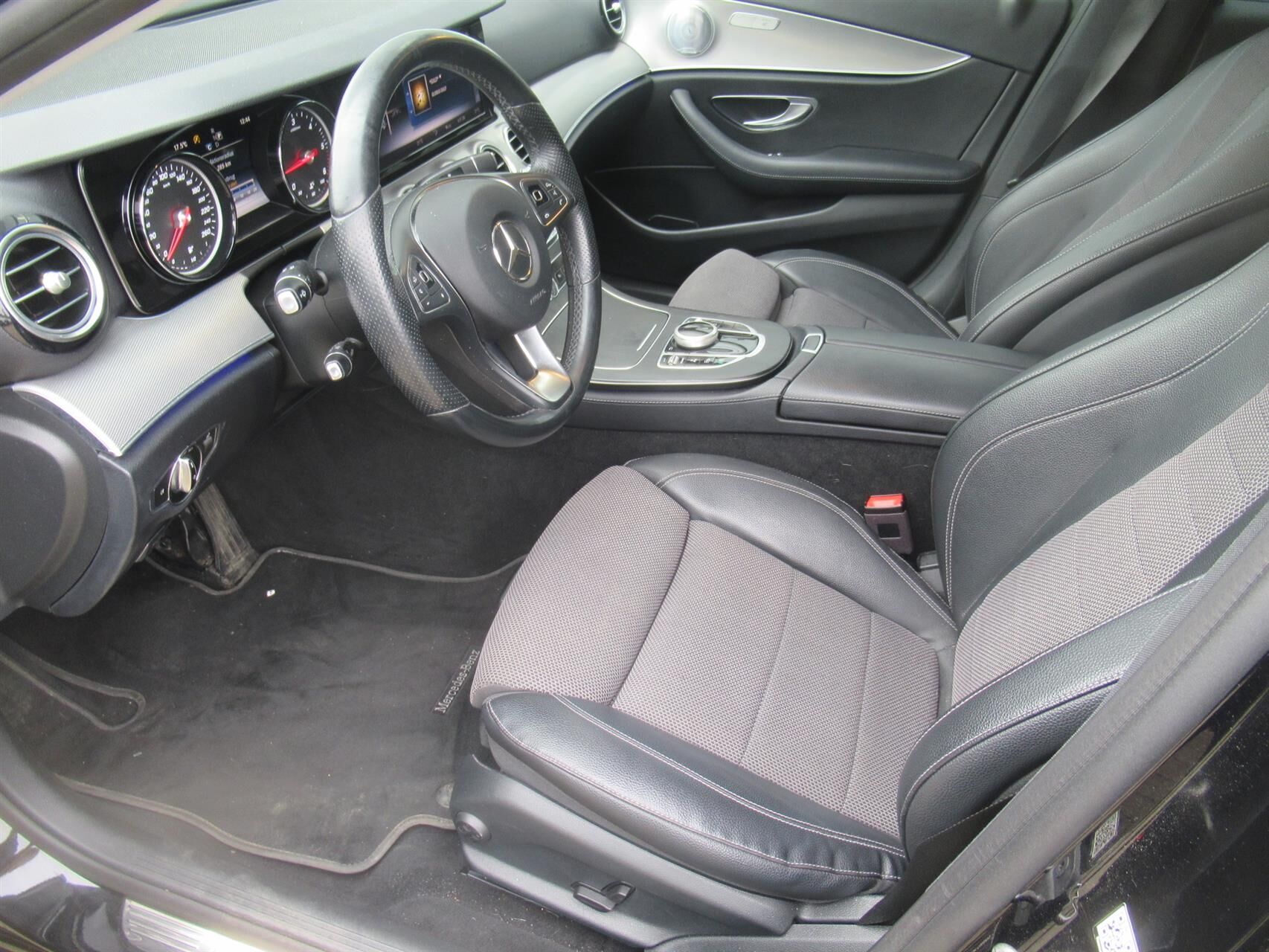 Billede af Mercedes-Benz E220 d 2,0 D Avantgarde 9G-Tronic 194HK Aut.