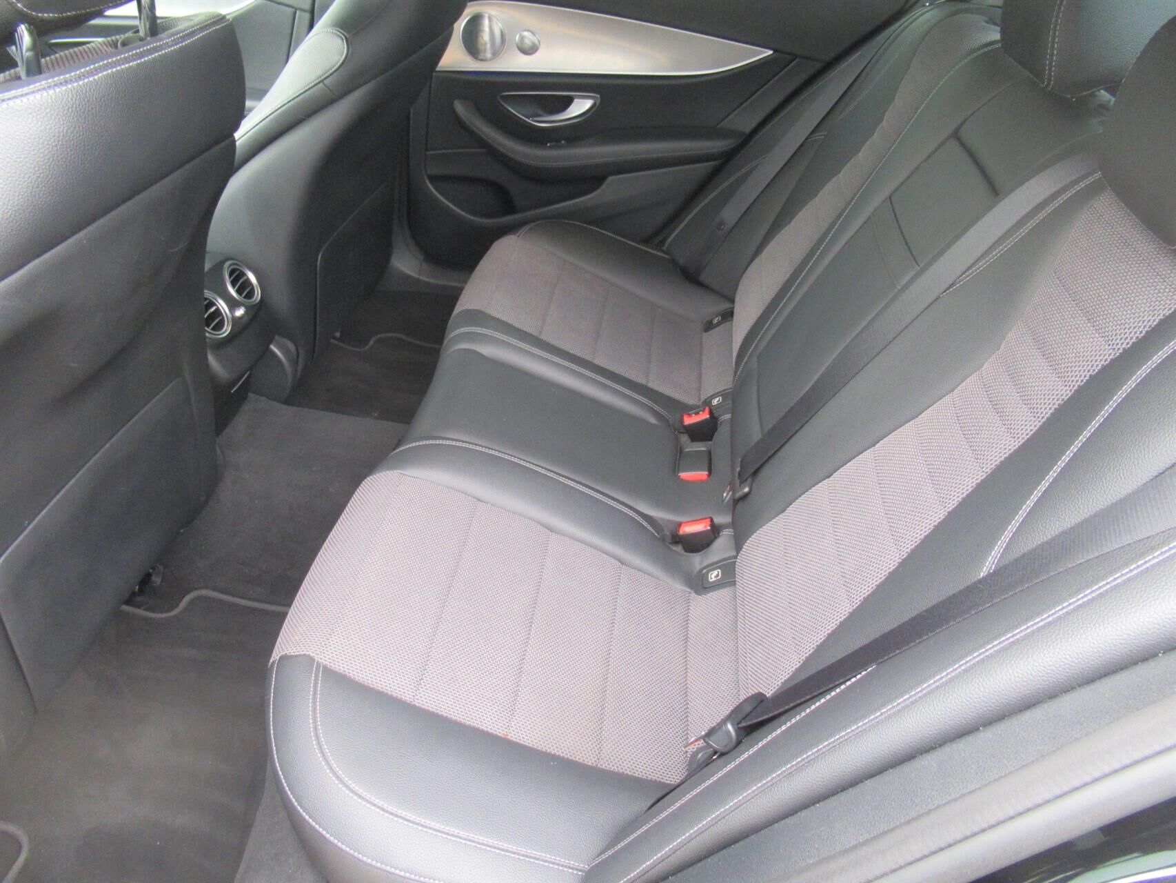 Billede af Mercedes-Benz E220 d 2,0 D Avantgarde 9G-Tronic 194HK Aut.