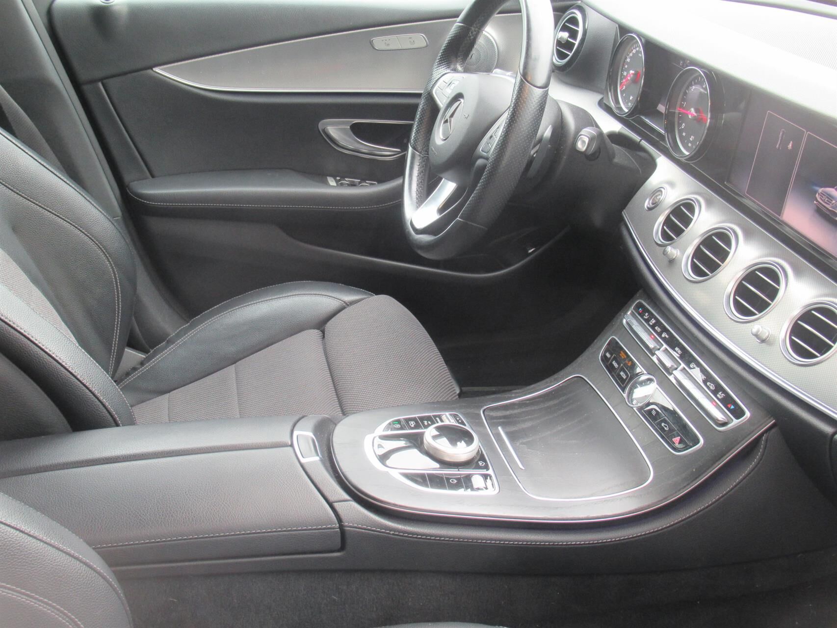 Billede af Mercedes-Benz E220 d 2,0 D Avantgarde 9G-Tronic 194HK Aut.
