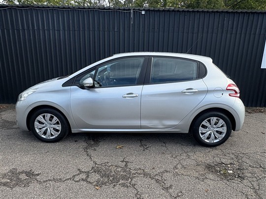 Peugeot 208 1,2 VTi Active Navi 82HK 5d