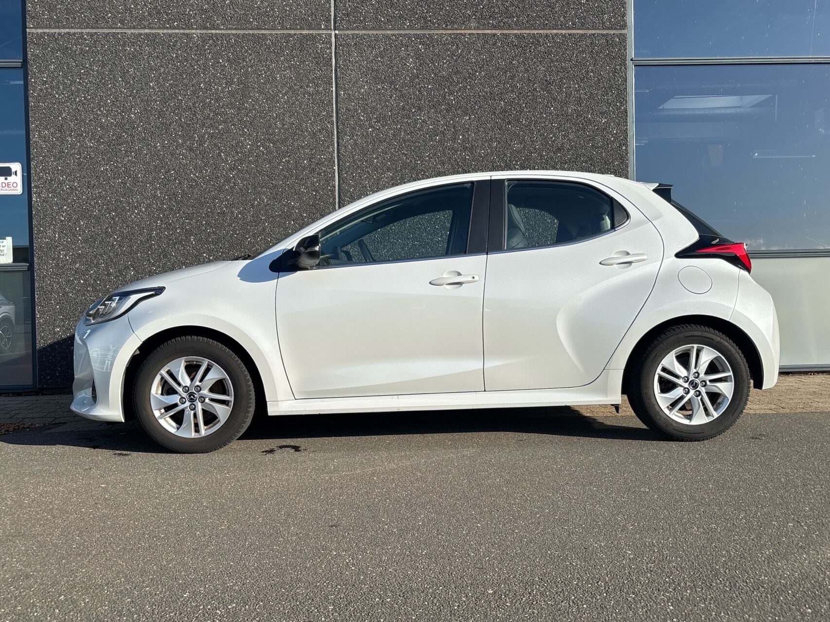 Billede af Mazda 2 1,5 VVT-I  Hybrid Agile Comfort CVT 116HK 5d Trinl. Gear