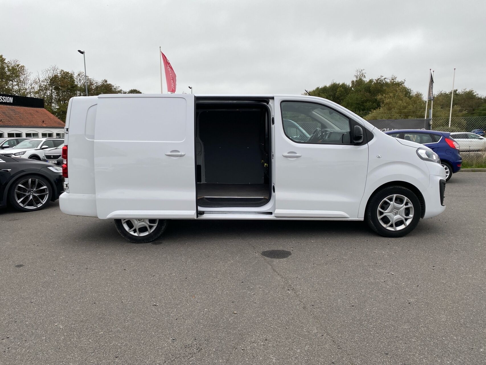 Billede af Citroën Jumpy L3 2,0 Blue HDi Masterline EAT8 145HK Van 8g Aut.