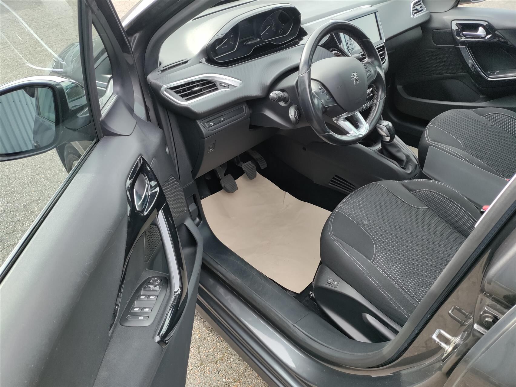 Billede af Peugeot 208 1,2 PureTech Exclusive Plus 82HK 5d