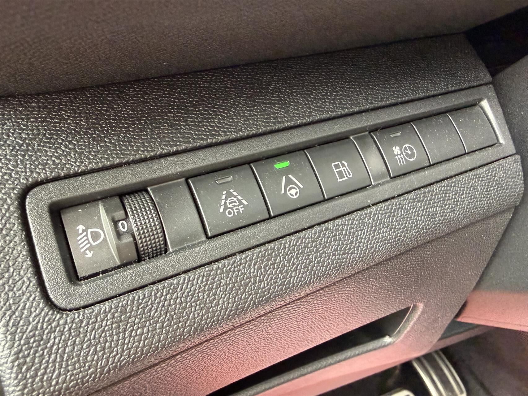 Billede af Peugeot 3008 1,6 PureTech  Plugin-hybrid Allure Pack EAT8 225HK 5d 8g Aut.