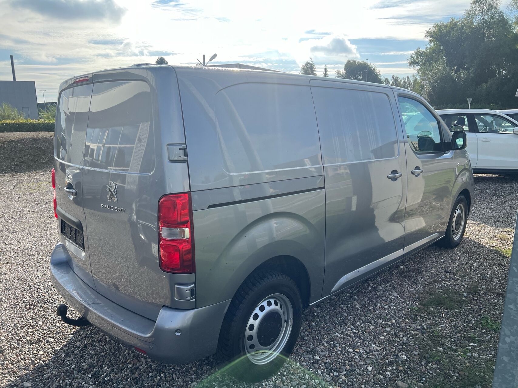 Billede af Peugeot Expert L2 2,0 BlueHDi Premium Pro EAT8 122HK Van 8g Aut.