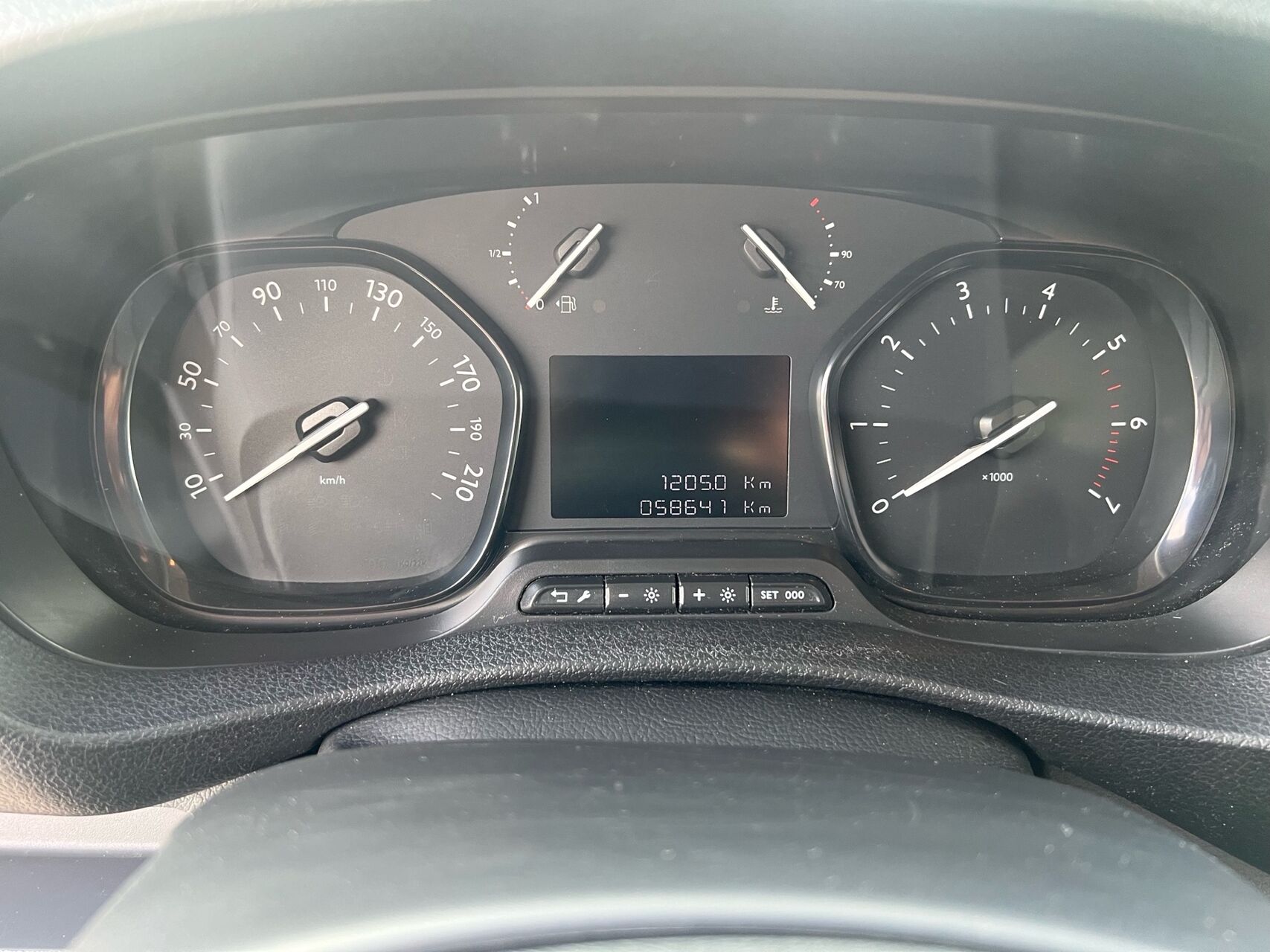 Billede af Peugeot Expert L2 2,0 BlueHDi Premium Pro EAT8 122HK Van 8g Aut.