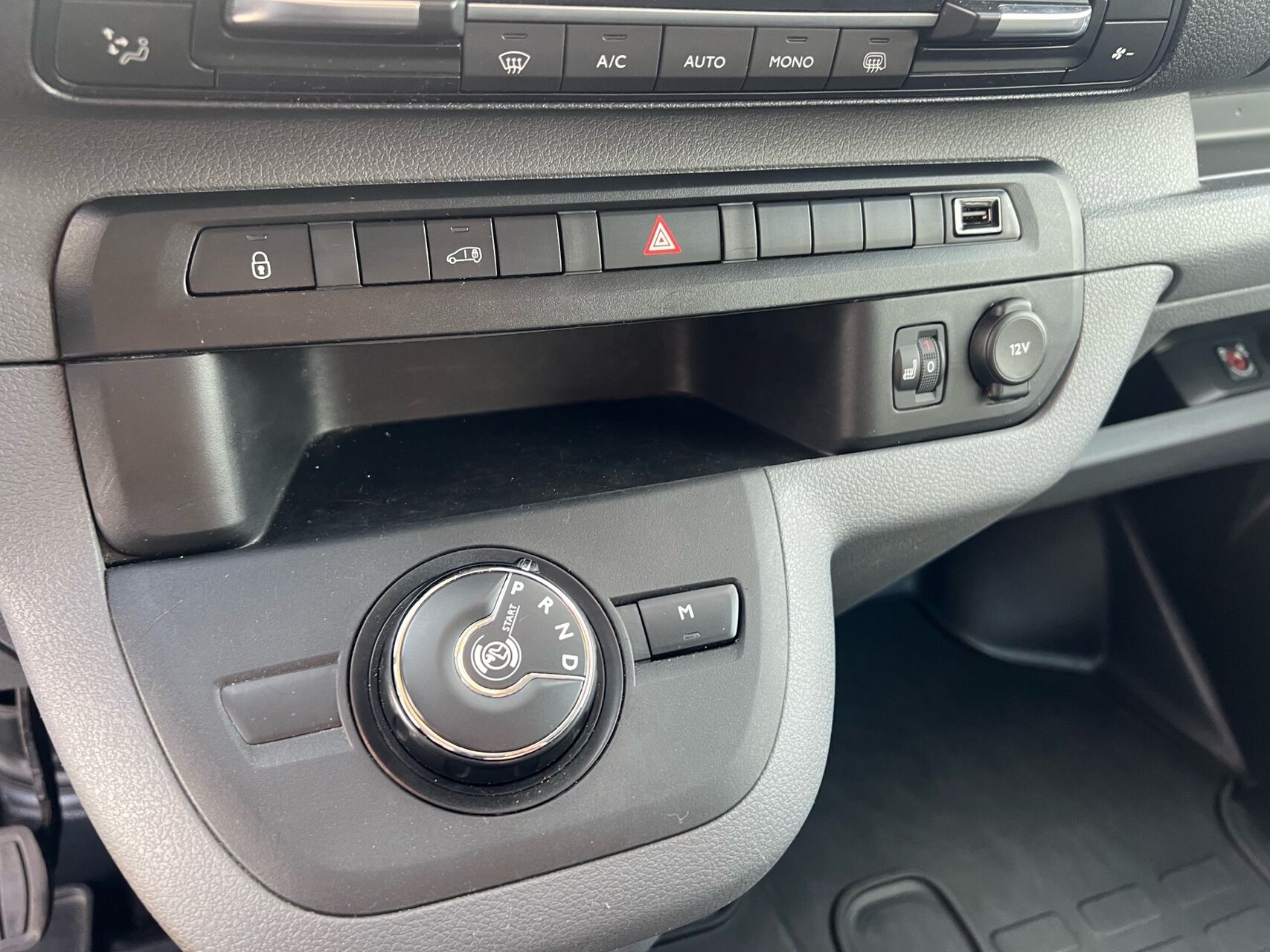 Billede af Peugeot Expert L2 2,0 BlueHDi Premium Pro EAT8 122HK Van 8g Aut.