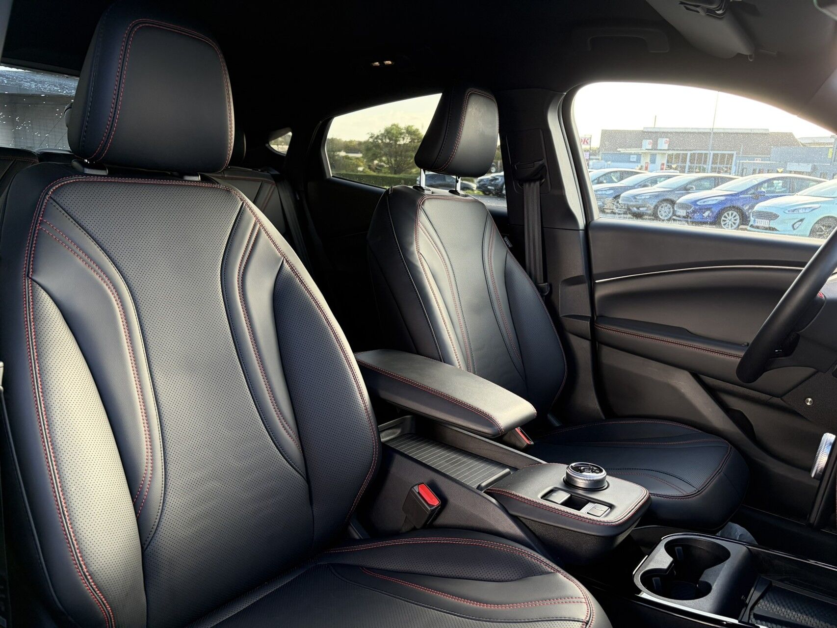 Billede af Ford Mustang Mach-E EL SR Premium AWD 269HK 5d Aut.