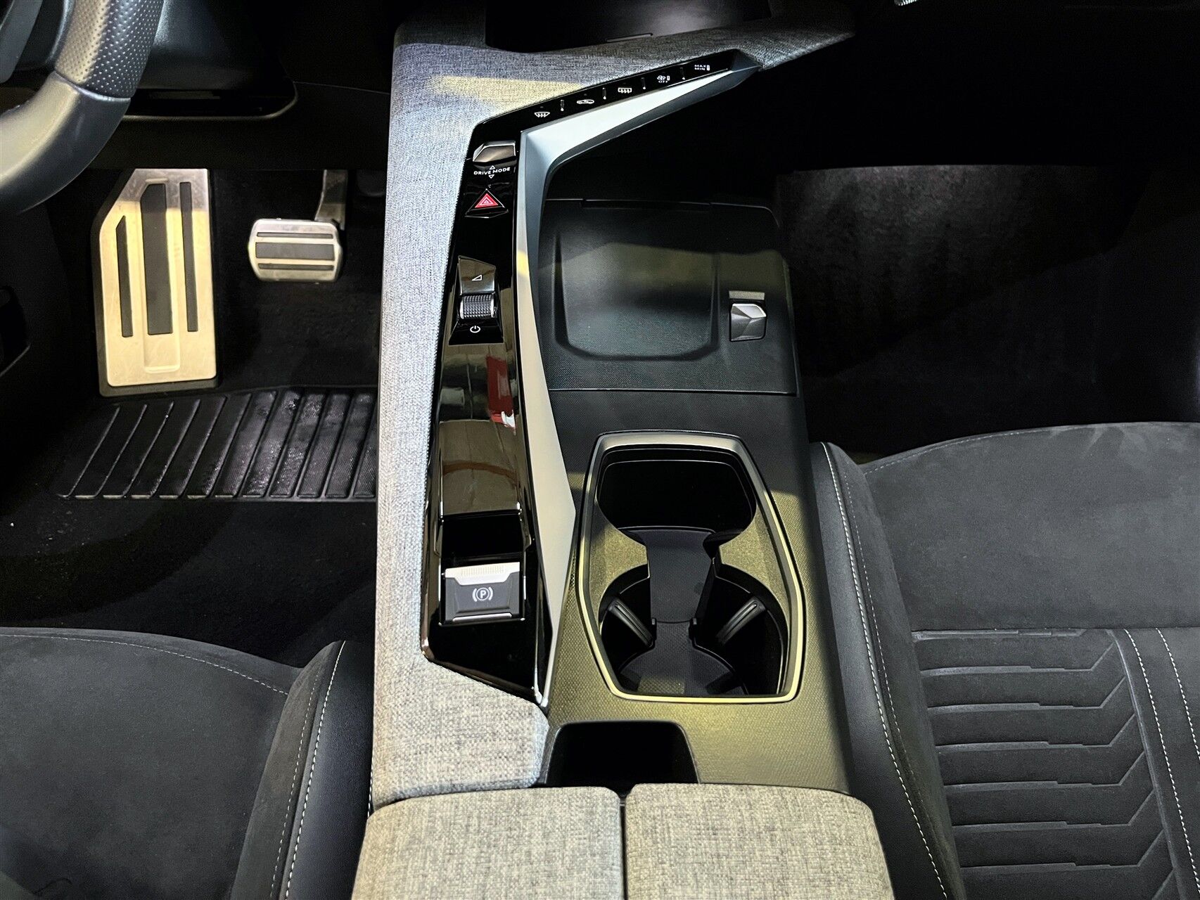Billede af Peugeot e-3008 EL GT 210HK 5d Aut.