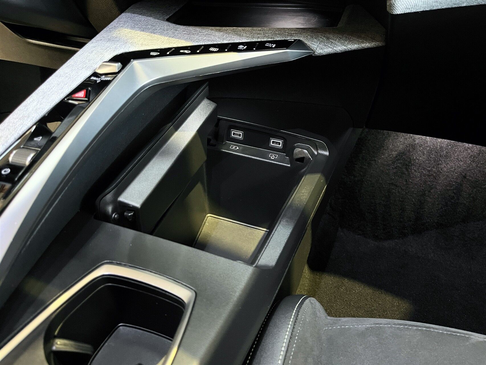 Billede af Peugeot e-3008 EL GT 210HK 5d Aut.