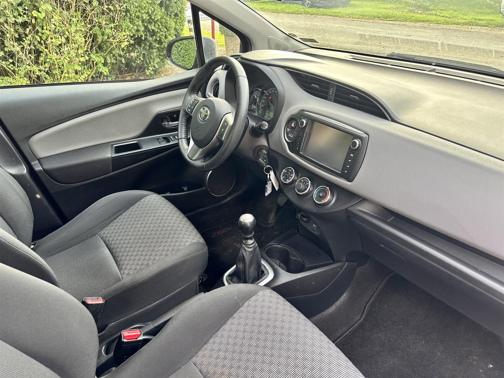 Billede af Toyota Yaris 1,3 VVT-I T2 Comfort 100HK 5d 6g