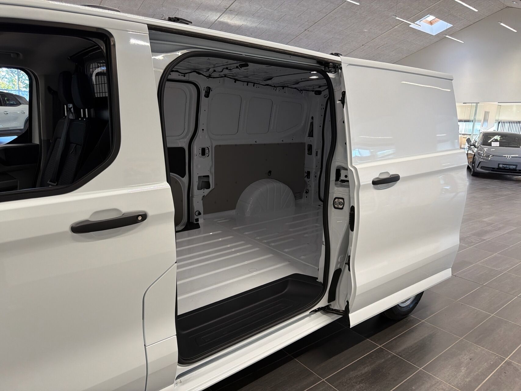 Billede af Ford Transit Custom 320 L2H1 2,0 EcoBlue Trend 136HK 8g Aut.